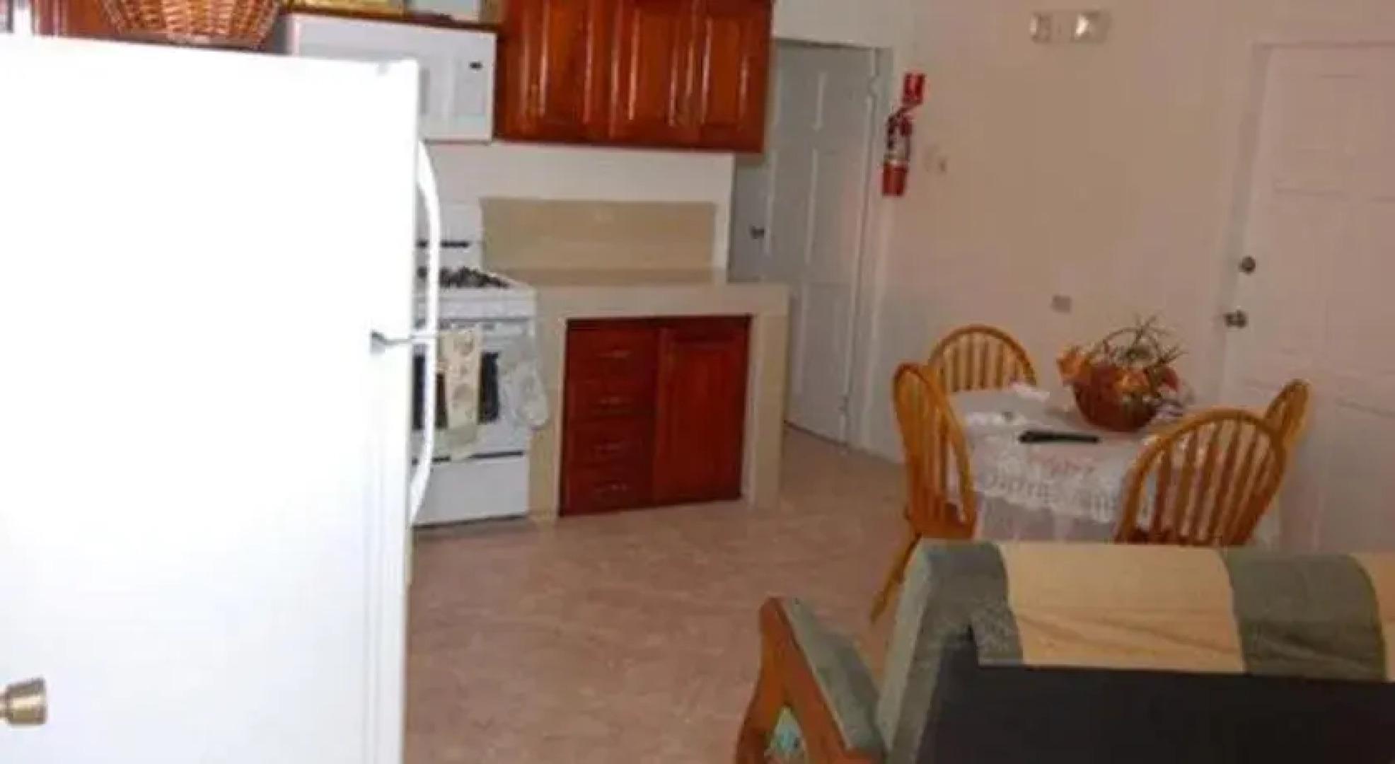 J&G's Tropical Apartments