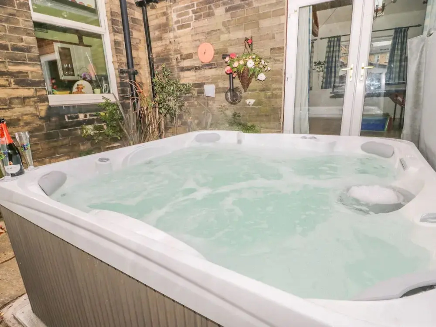 Lyndhurst, Brighouse