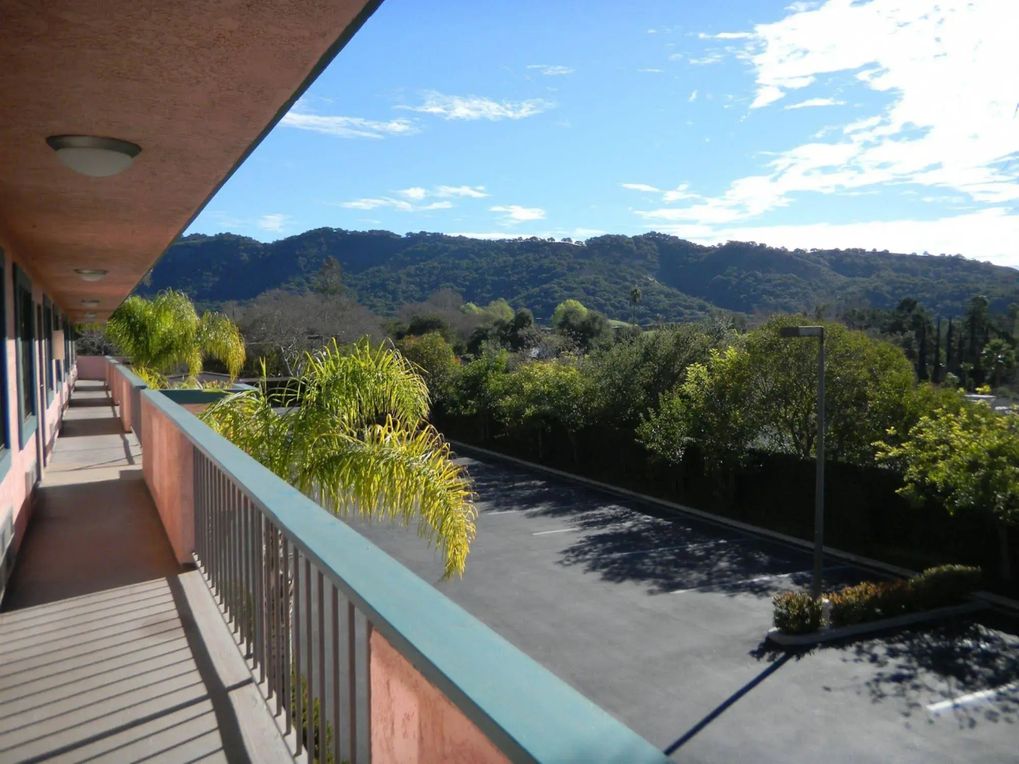 Oakridge Inn