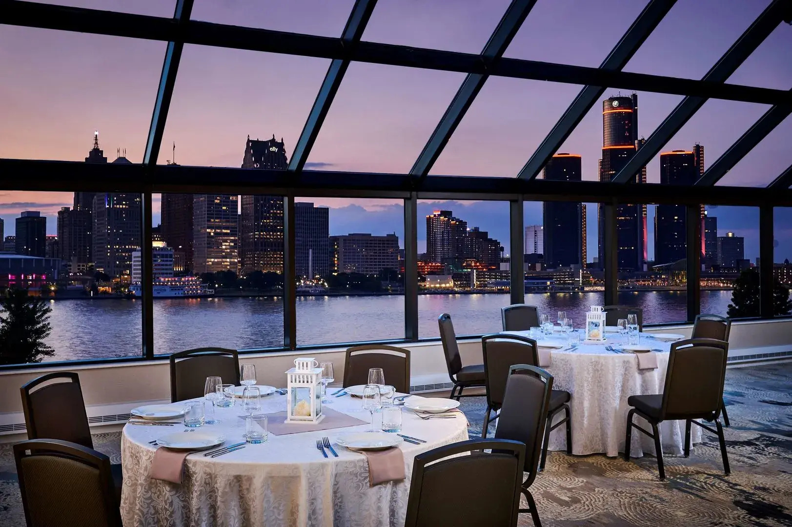 DoubleTree by Hilton Windsor Hotel & Suites