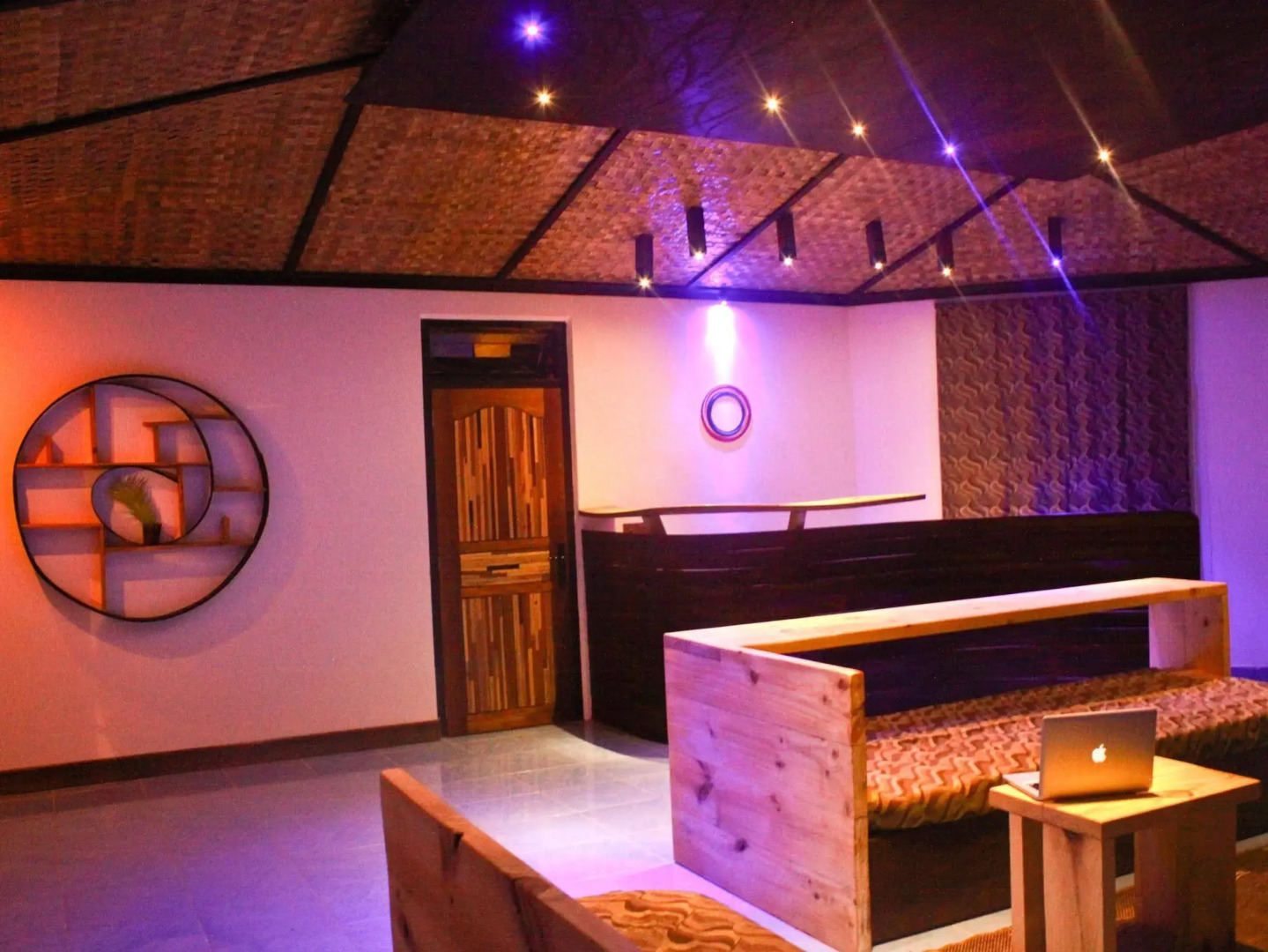 Yonder Retreat Folhudhoo