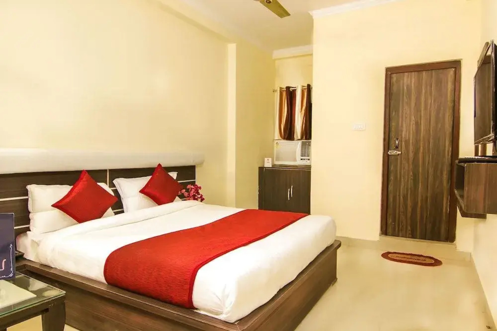 OYO 4998 Sara Residency