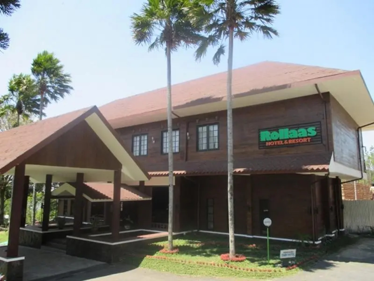 Rollaas Hotel and Resort