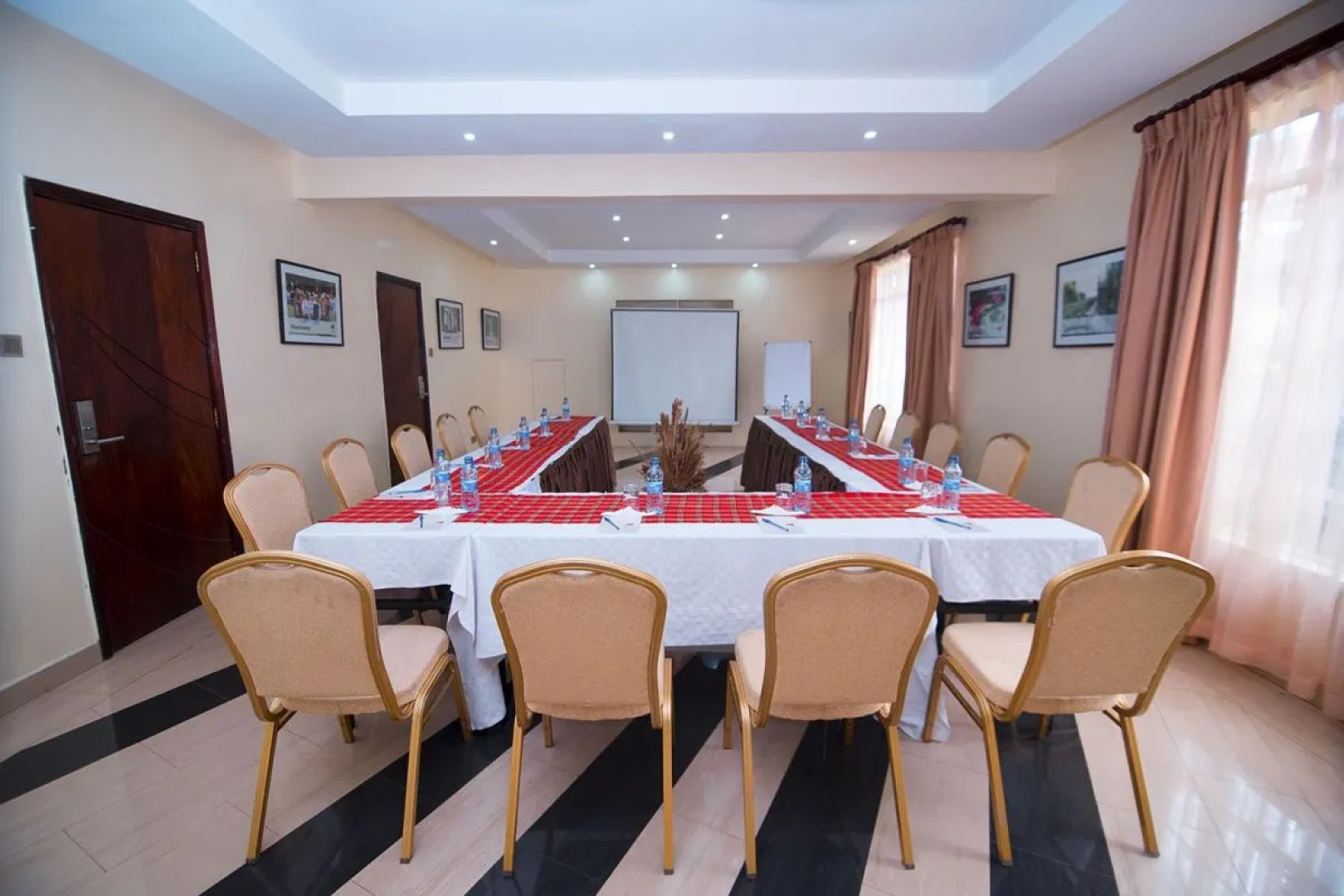 Falcon Heights Hotel