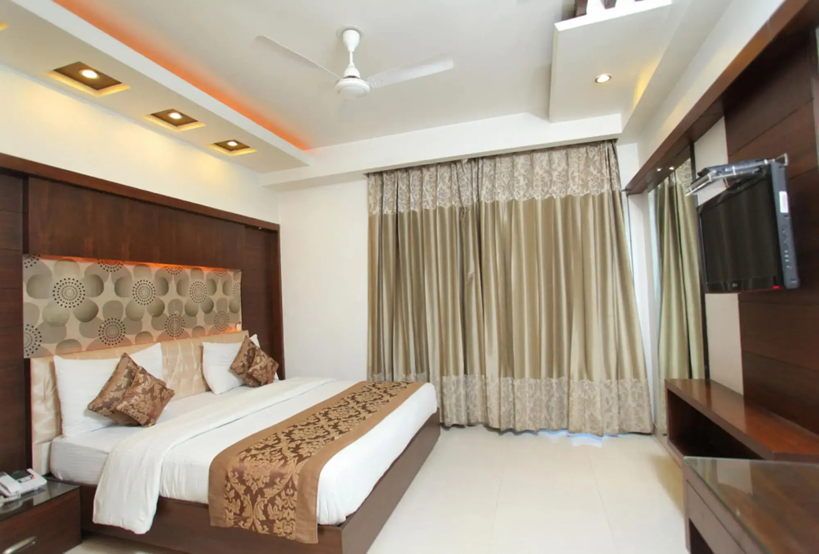 Hotel The Pearl - Newly Renovated in City Centre