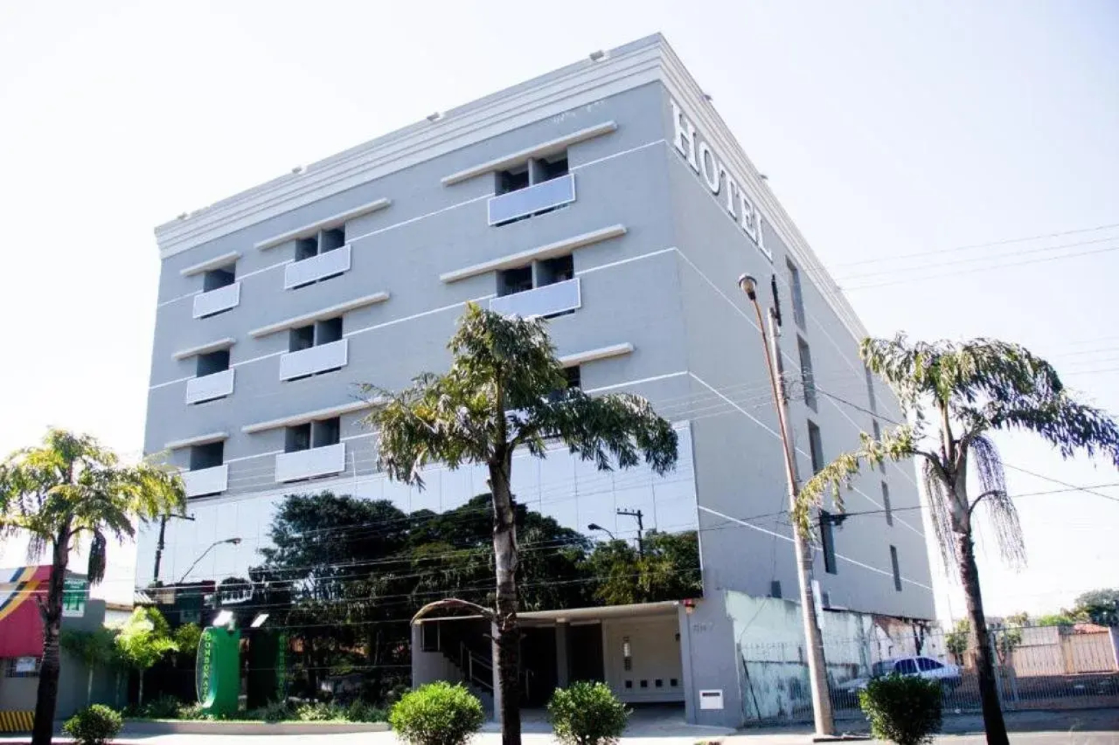 BOMBONATO HOTEL - Fácil Acesso ao Aeroporto e parque de Exposições ABCZ