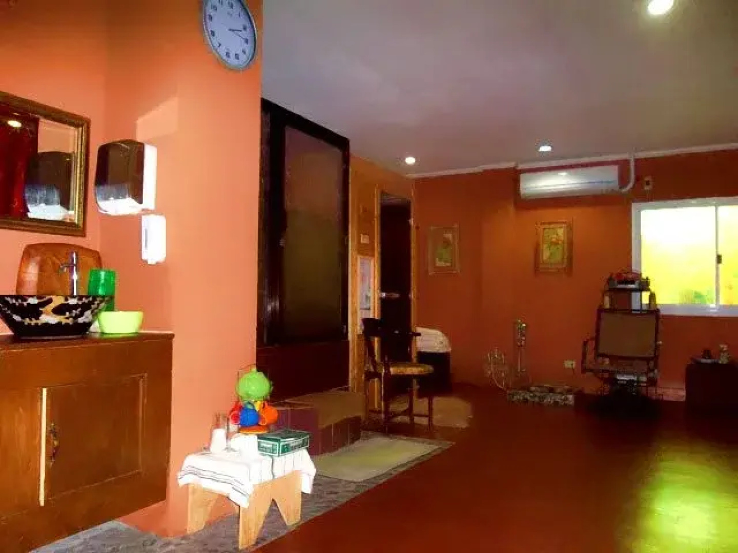 Advianne's Cafe, Hotel, and Restaurant