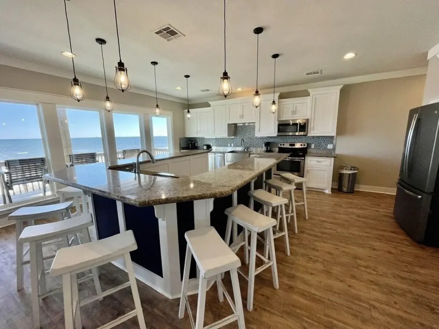 23 Yards To The Sea 6 Bedroom Home by Redawning