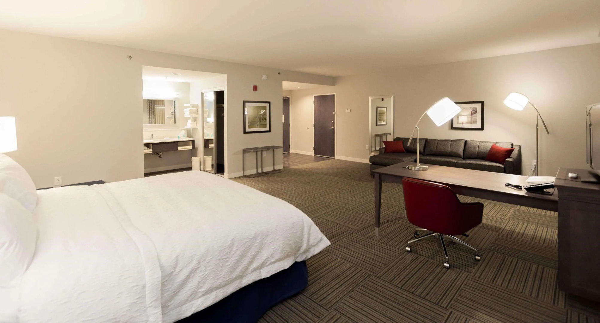 Hampton Inn Emerson LakePoint