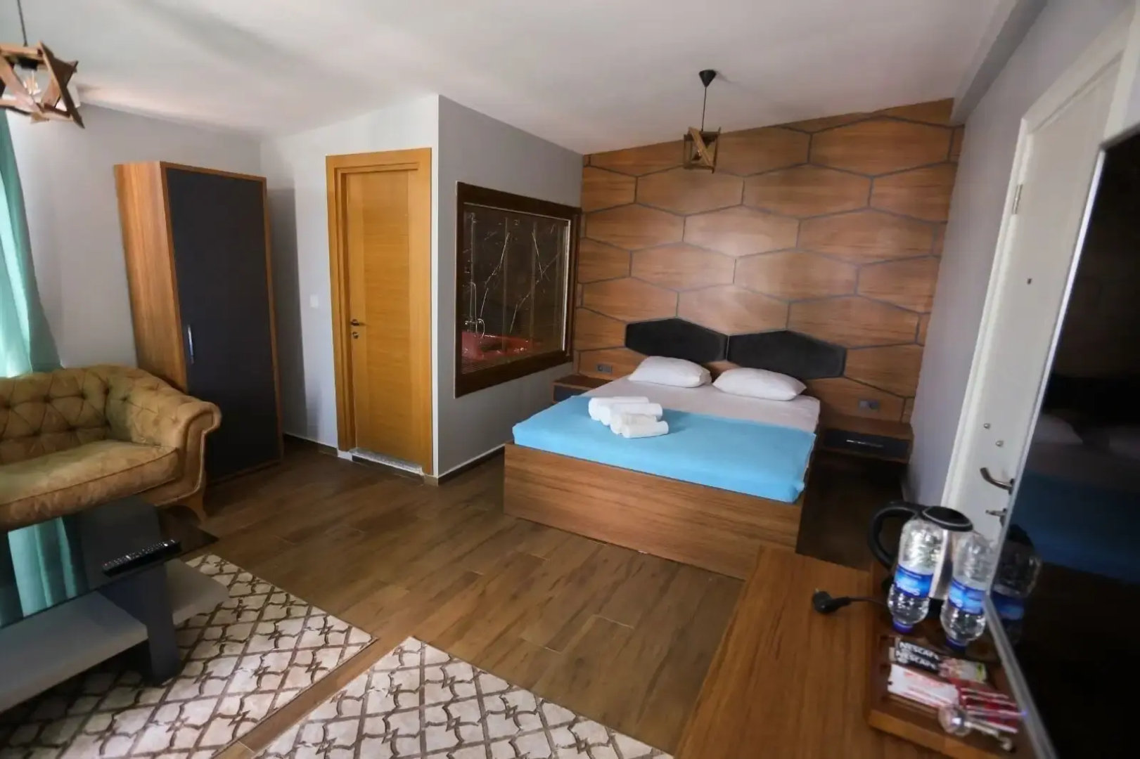 216 Eagle Palace Suite