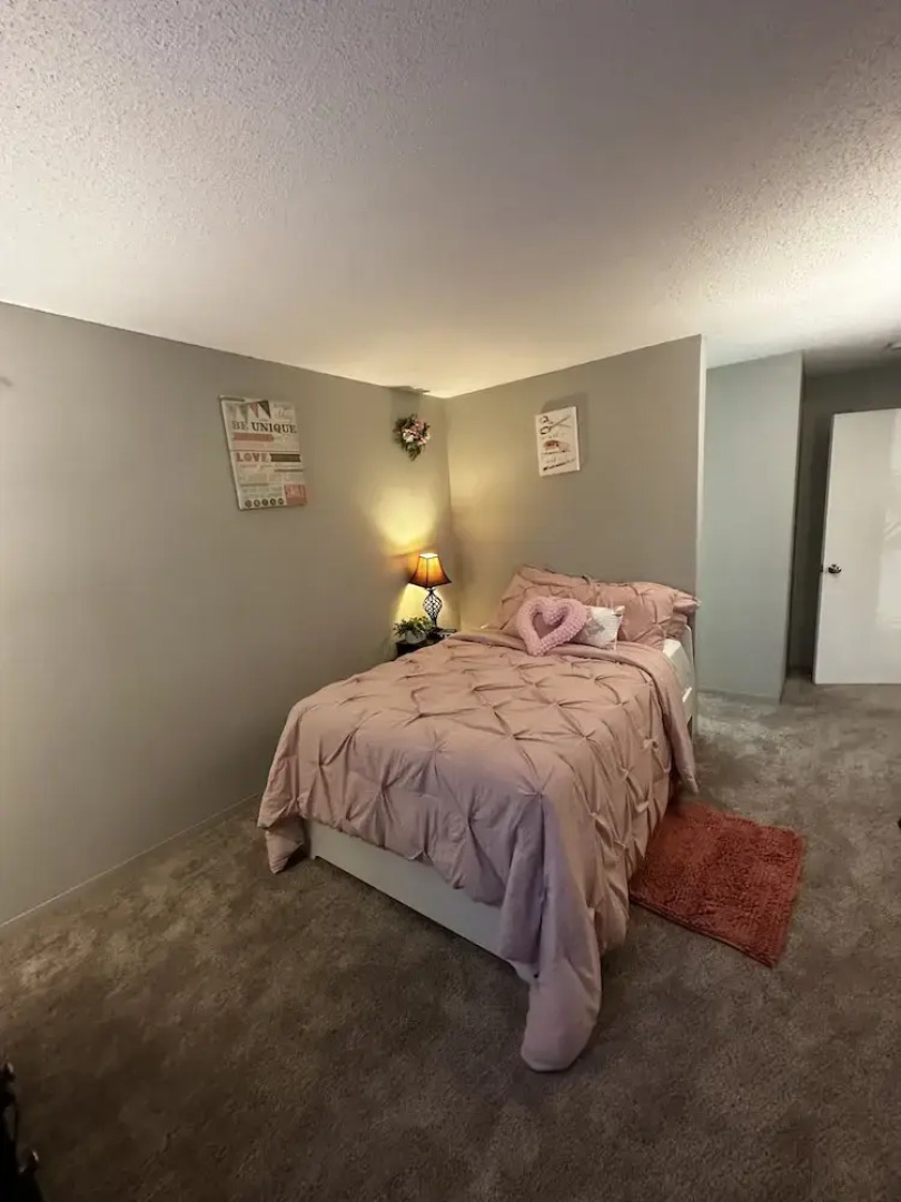 2 BR con patio por el centro comercial