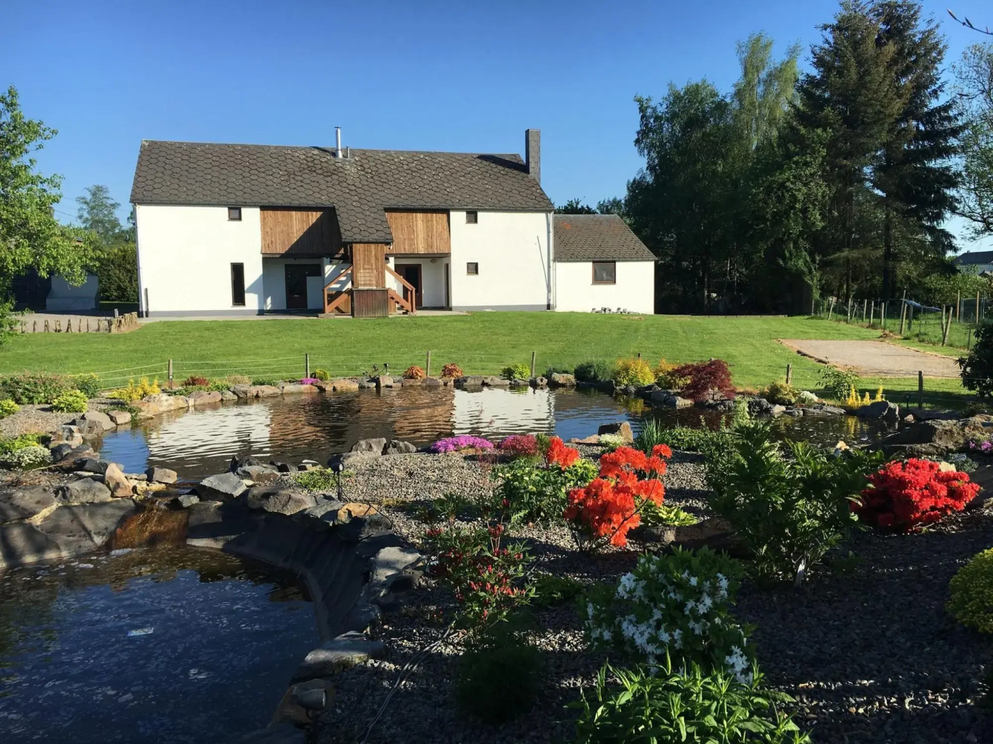Spacious Holiday Home La Roche-en-Ardenne with Pool