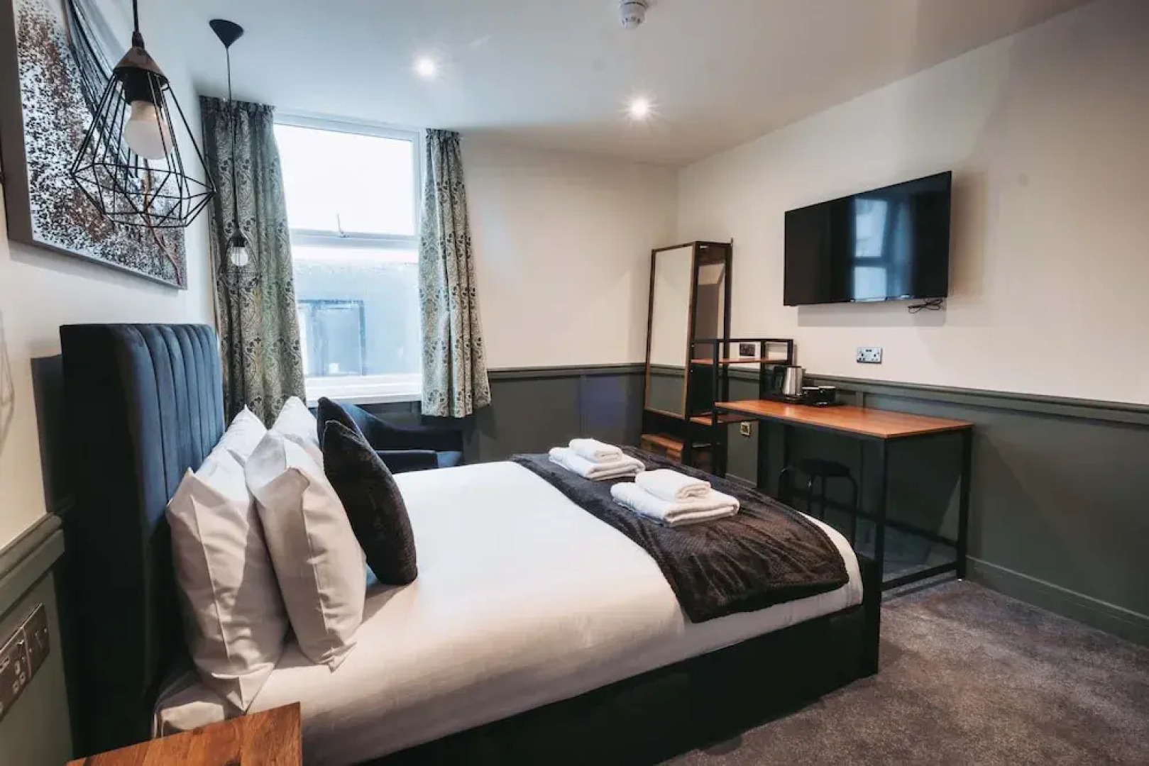 The Royal Bar & Shaker