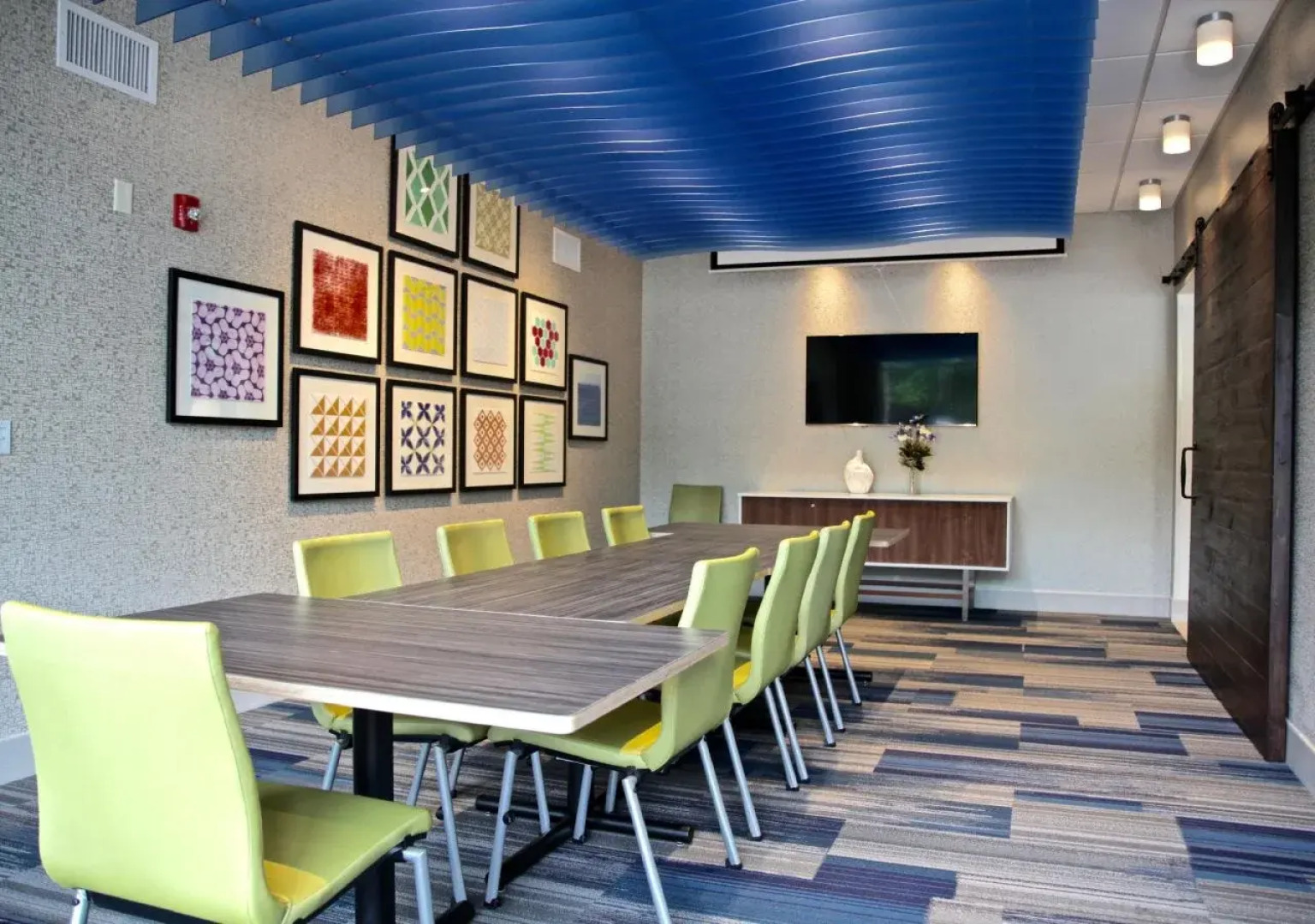 Holiday Inn Express & Suites Oswego by IHG