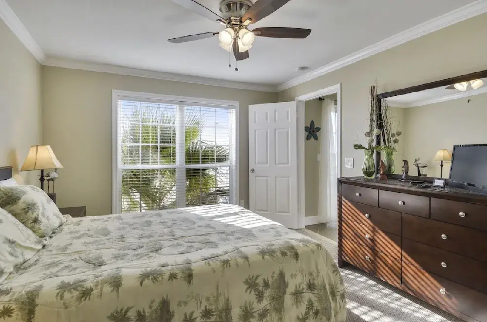 The Regal Seagull by RedAwning