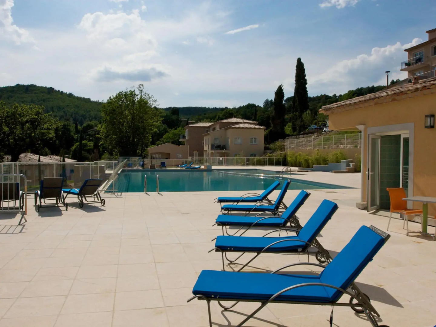 Beautiful Apartment With AC, Near Lac de Saint-cassien