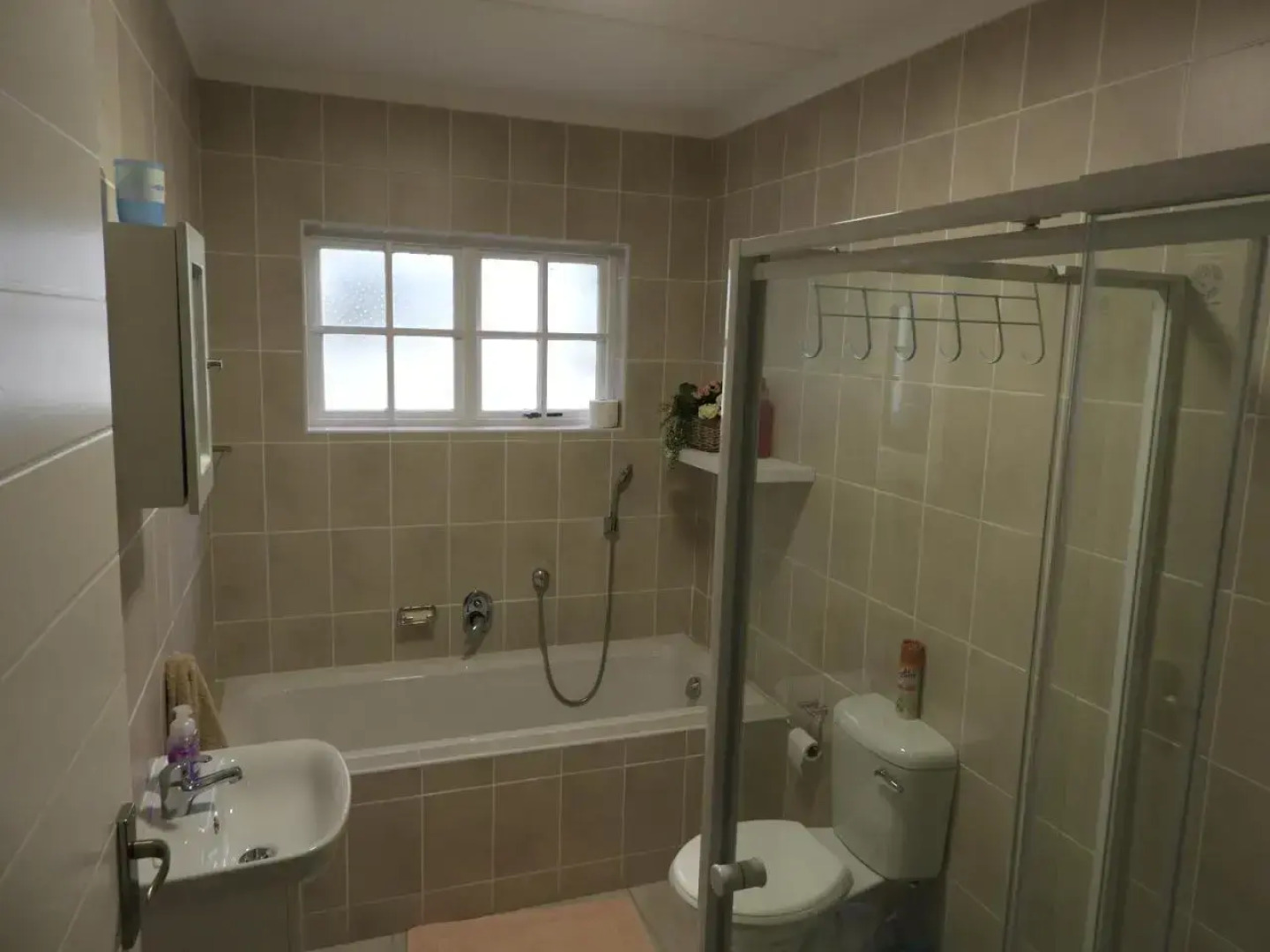 Cozy 4 bedroom house enclosed by sea and mountain.