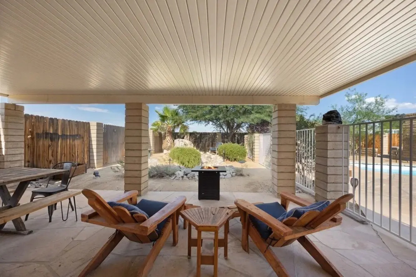 Roadrunner Inn - Pool, Hot Tub, Bbq And Fire Pit! 2 Bedroom Home by RedAwning