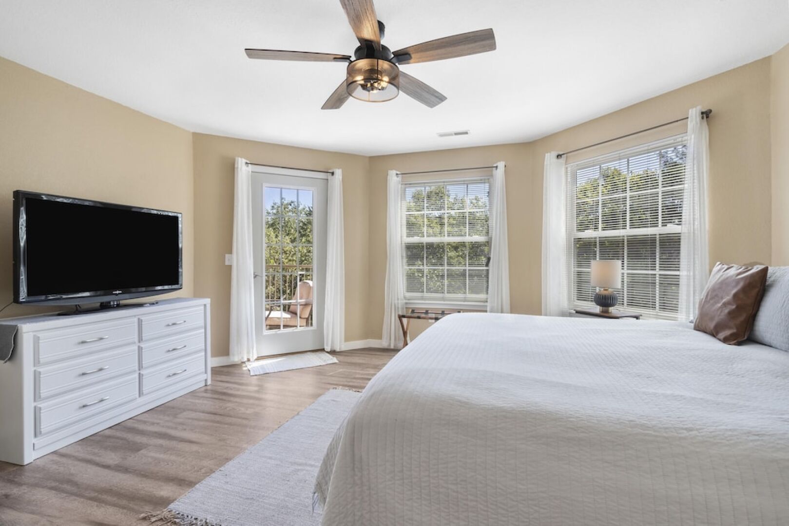 Serene Escape at Table Rock Lake