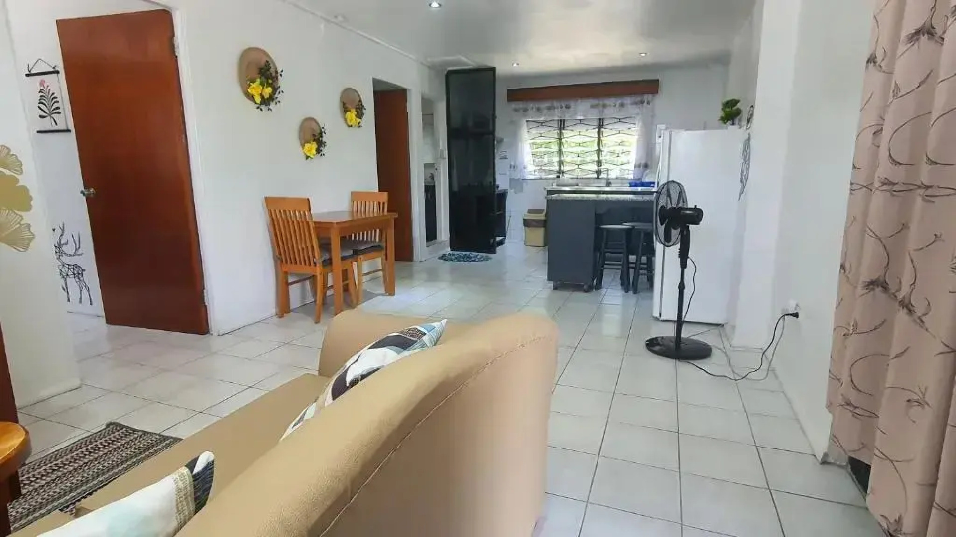 Cosy 2 bedroom unit with pool,Wifi parking