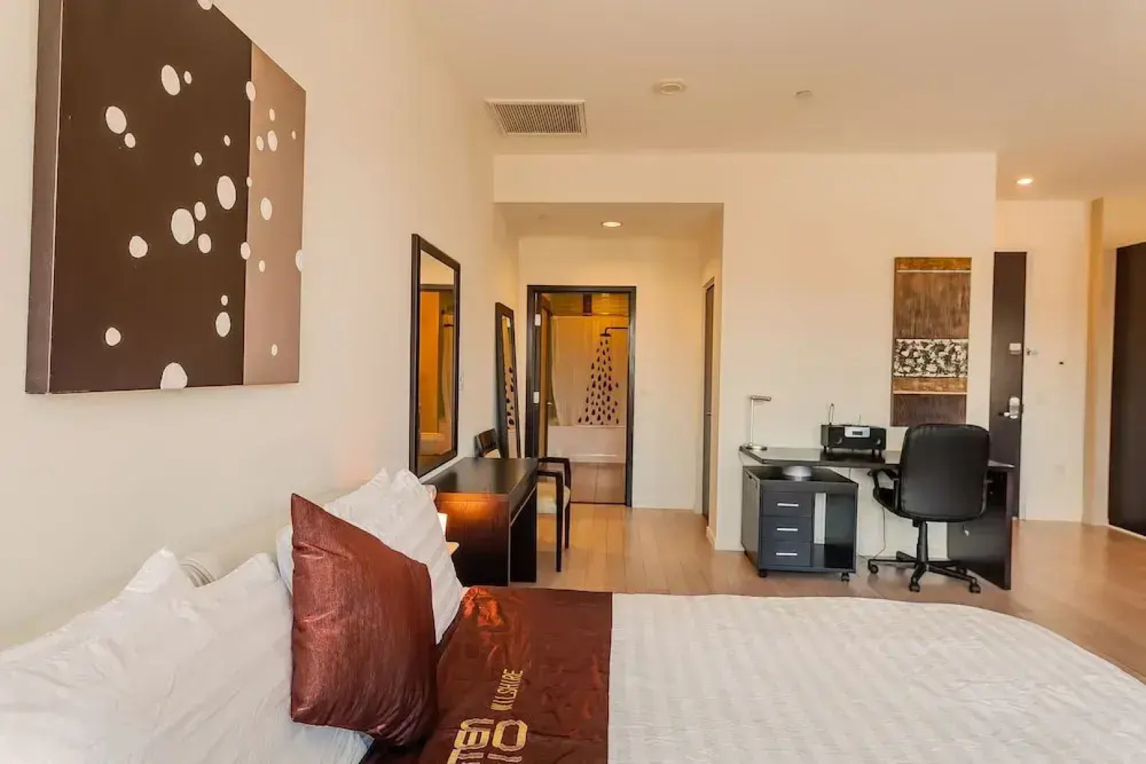 Tenten Wilshire - Official