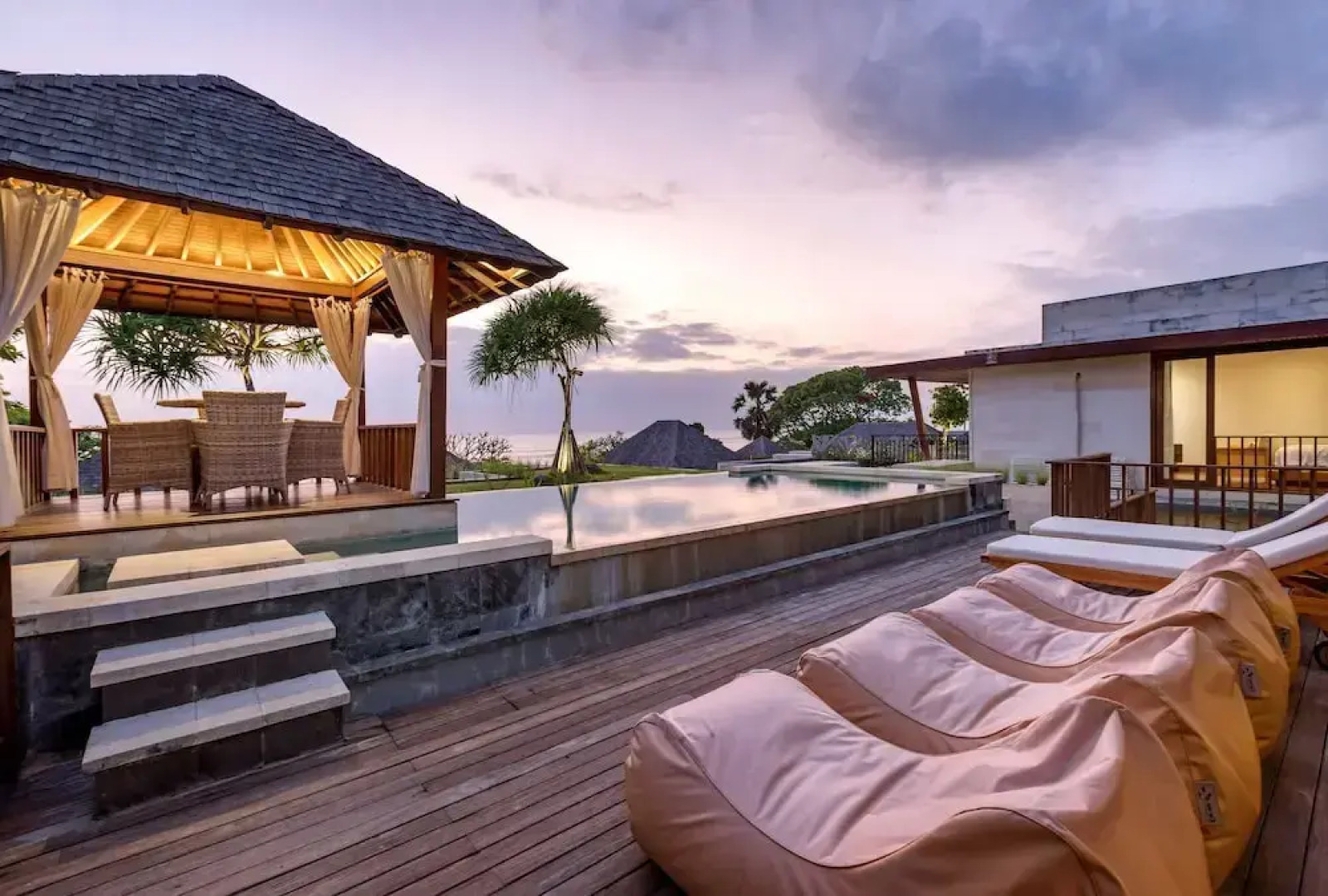 Wonderful Oceanfront 3 Br Villa in Seminyak