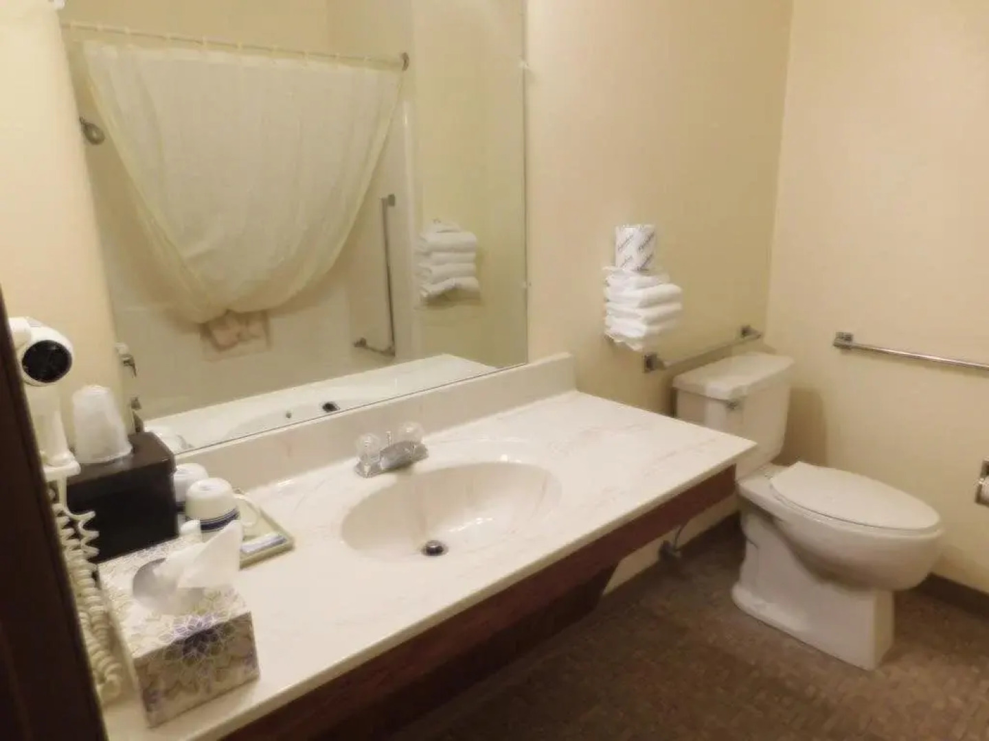 AmeriVu Inn and Suites