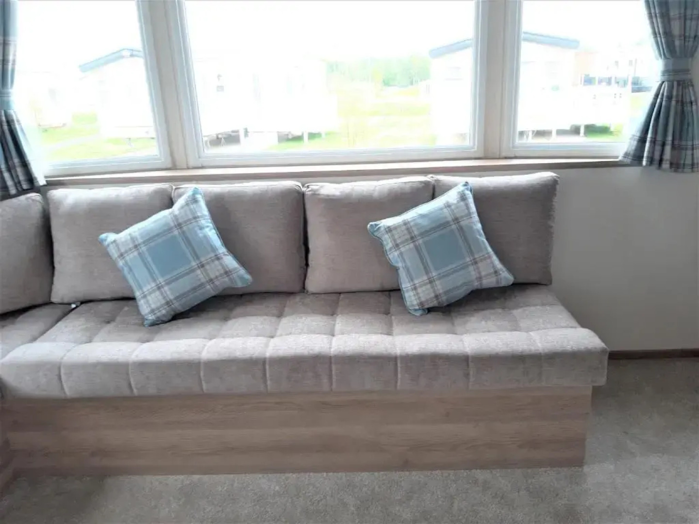 Luxury 2019 8 berth Caravan with Hot Tub @ Tattershall Lakes