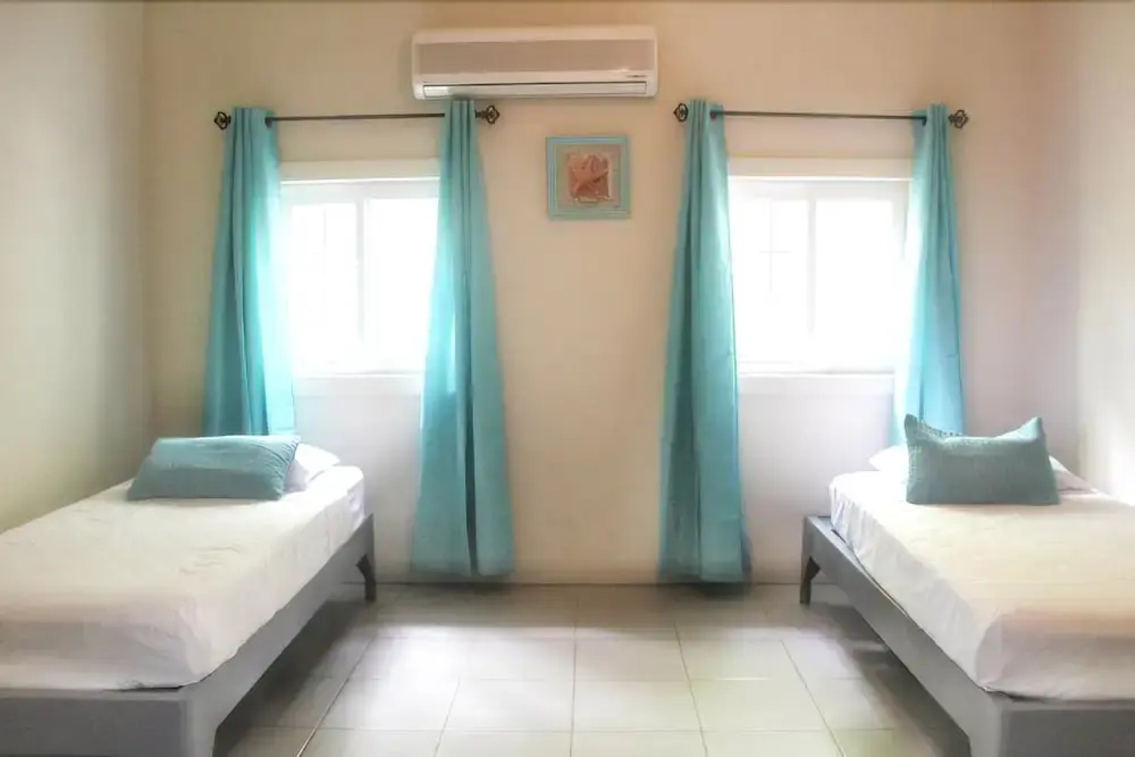 The Island Hub at Red Frog Beach Resort