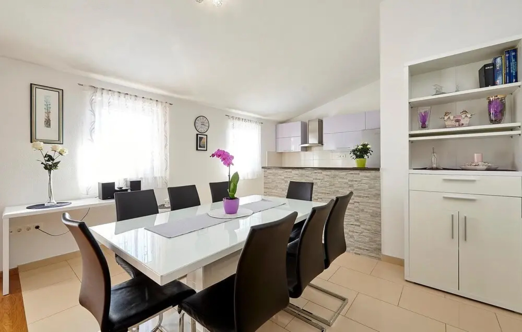 Beautiful Home in Pano With Wifi and 5 Bedrooms