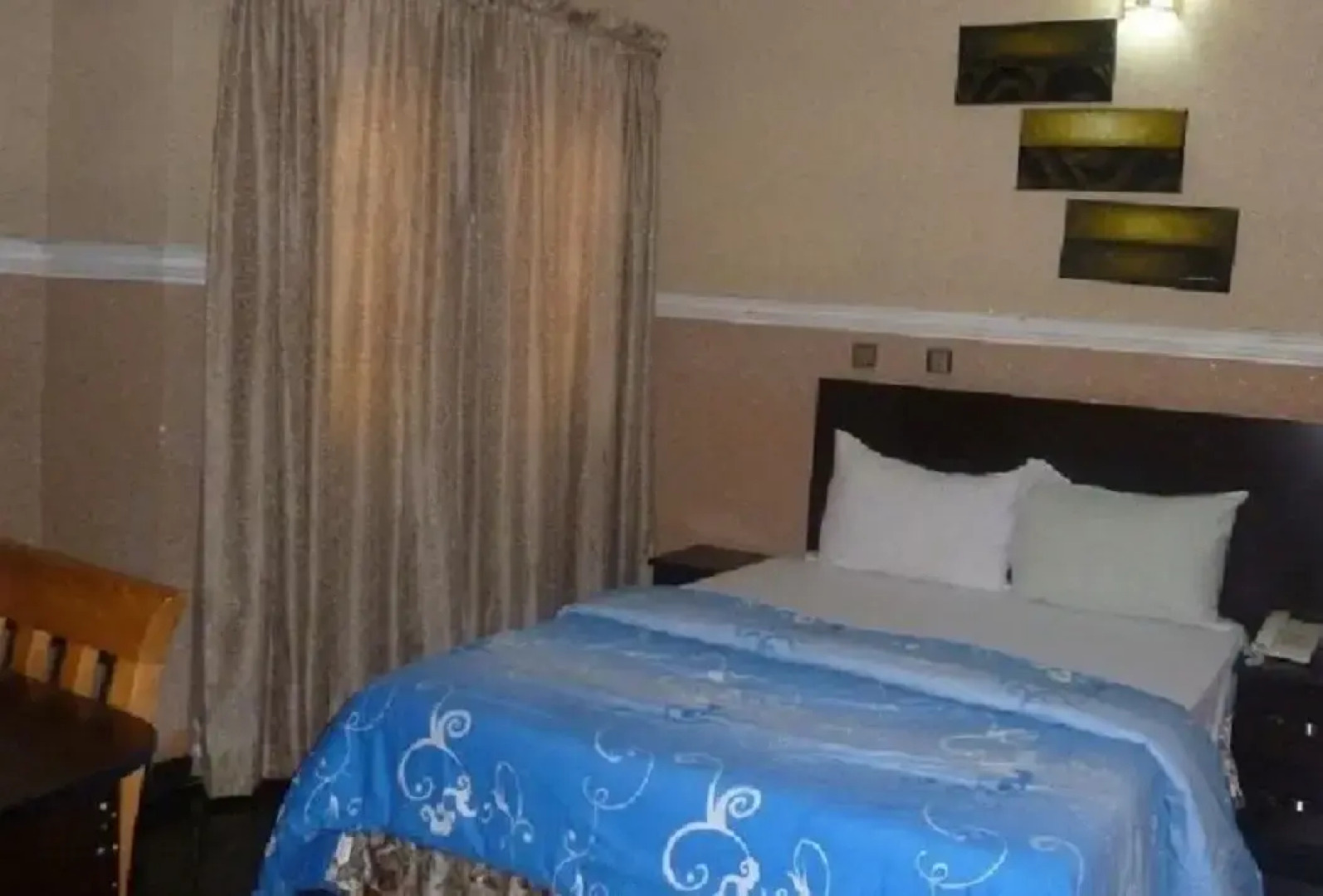 Ritz-Carinton Suites