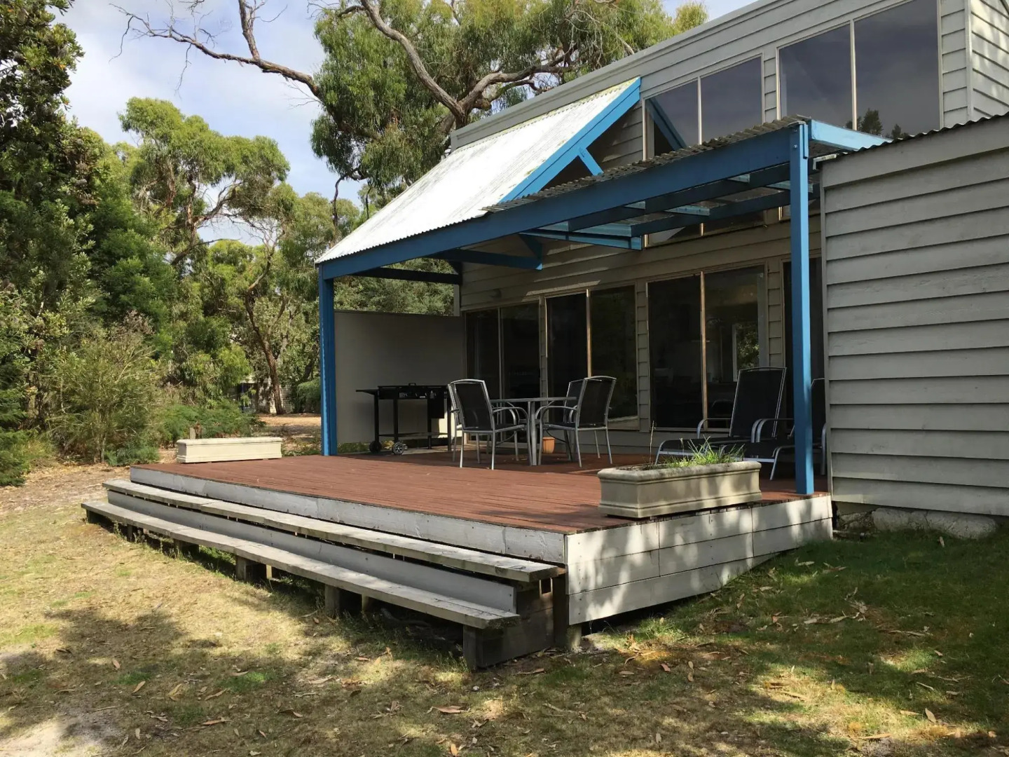 Waterfront Retreat At Wattle Point