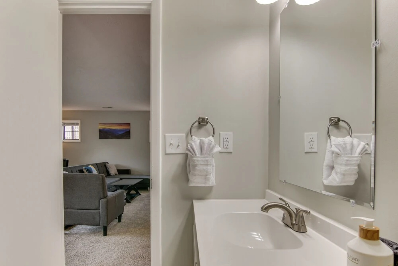 Dog-friendly Mills River Townhome: Fire Pit, Yard!