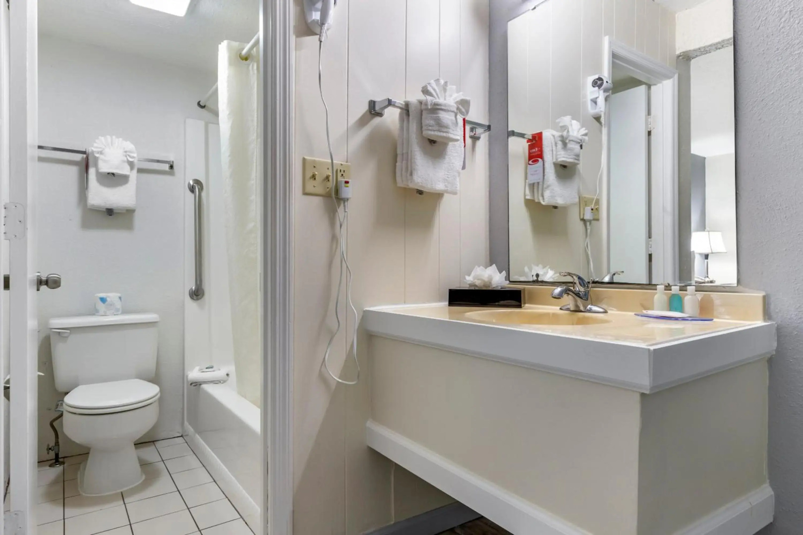 Econo Lodge Conway Central