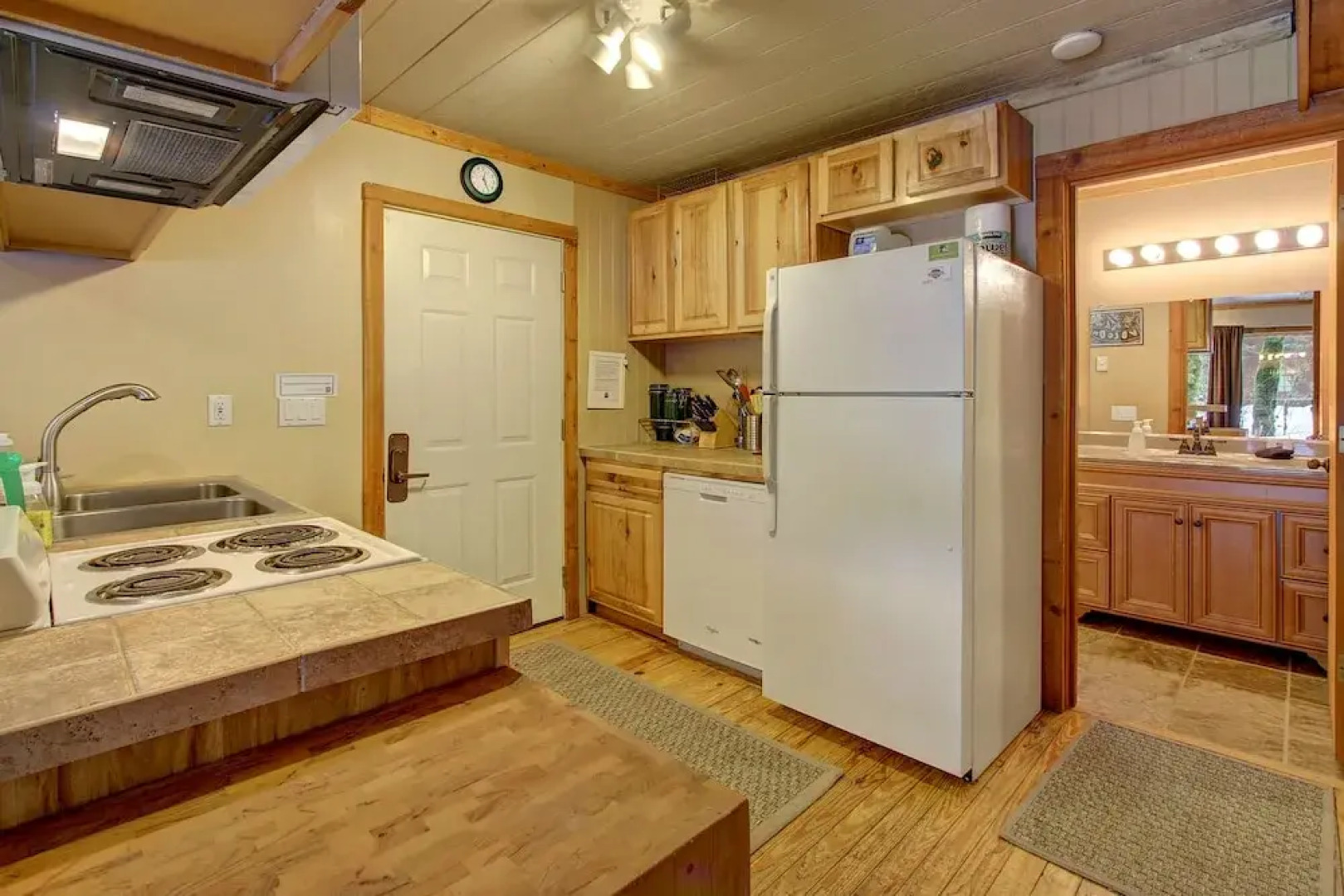 Cedar Sky Cabin - Three Bedroom Cabin with Hot Tub