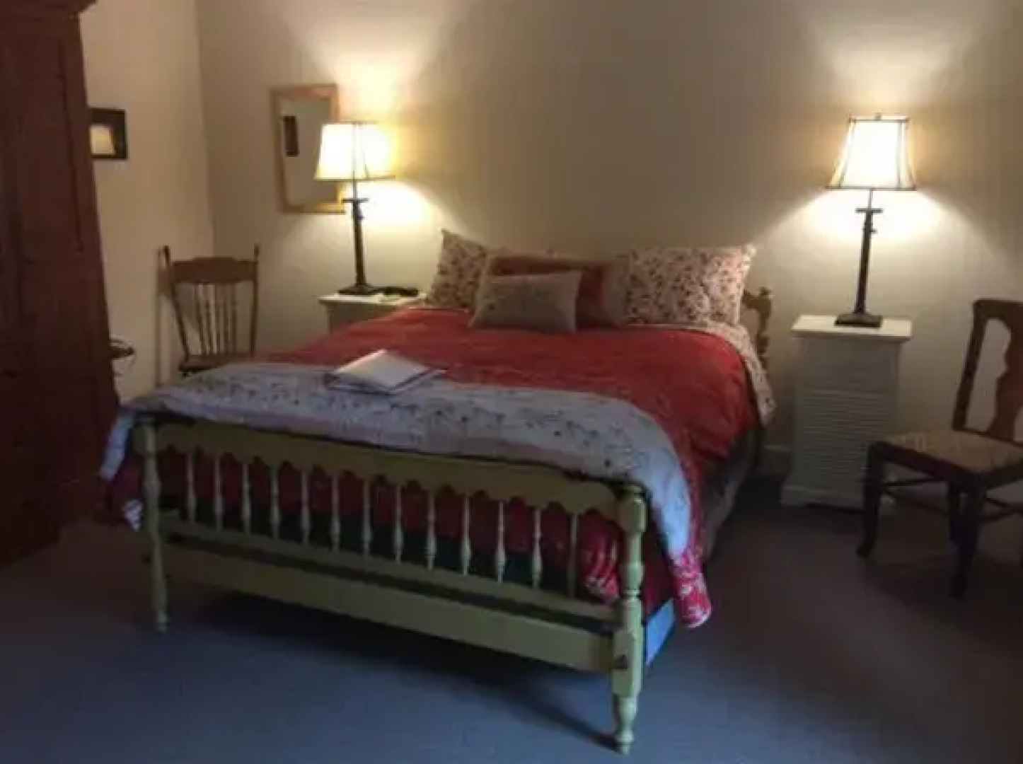 The Water's Edge Inn & Gallery