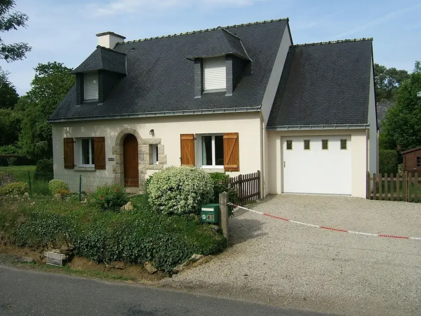 Classic Holiday Home in Riec-sur-bélon With Private Garden