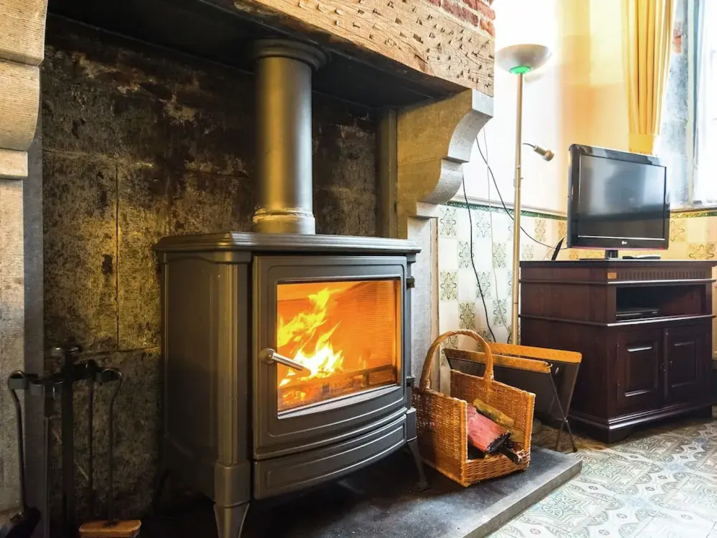 Cozy Holiday Home in Macon with Barbecue