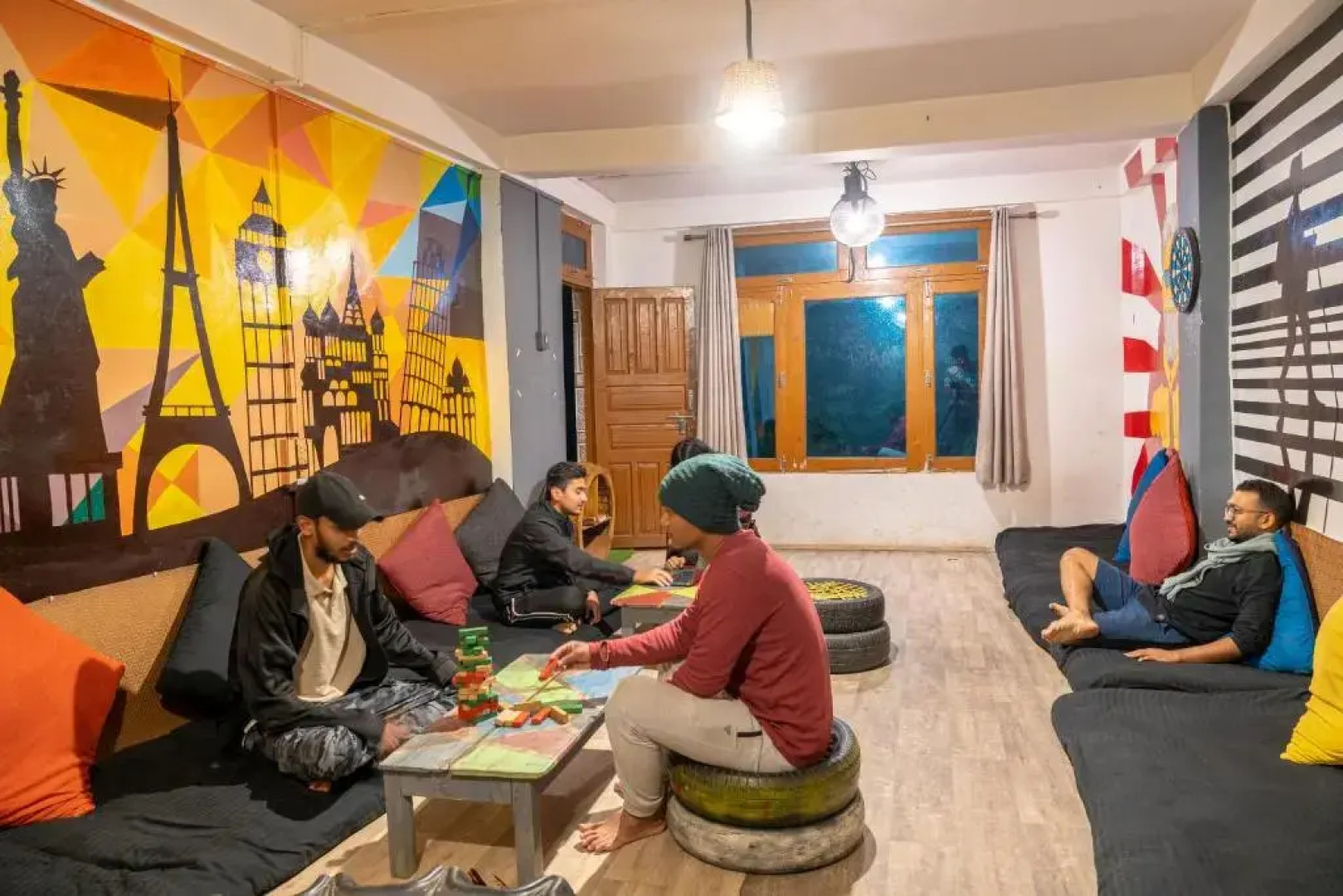 Whoopers Hostel Tosh