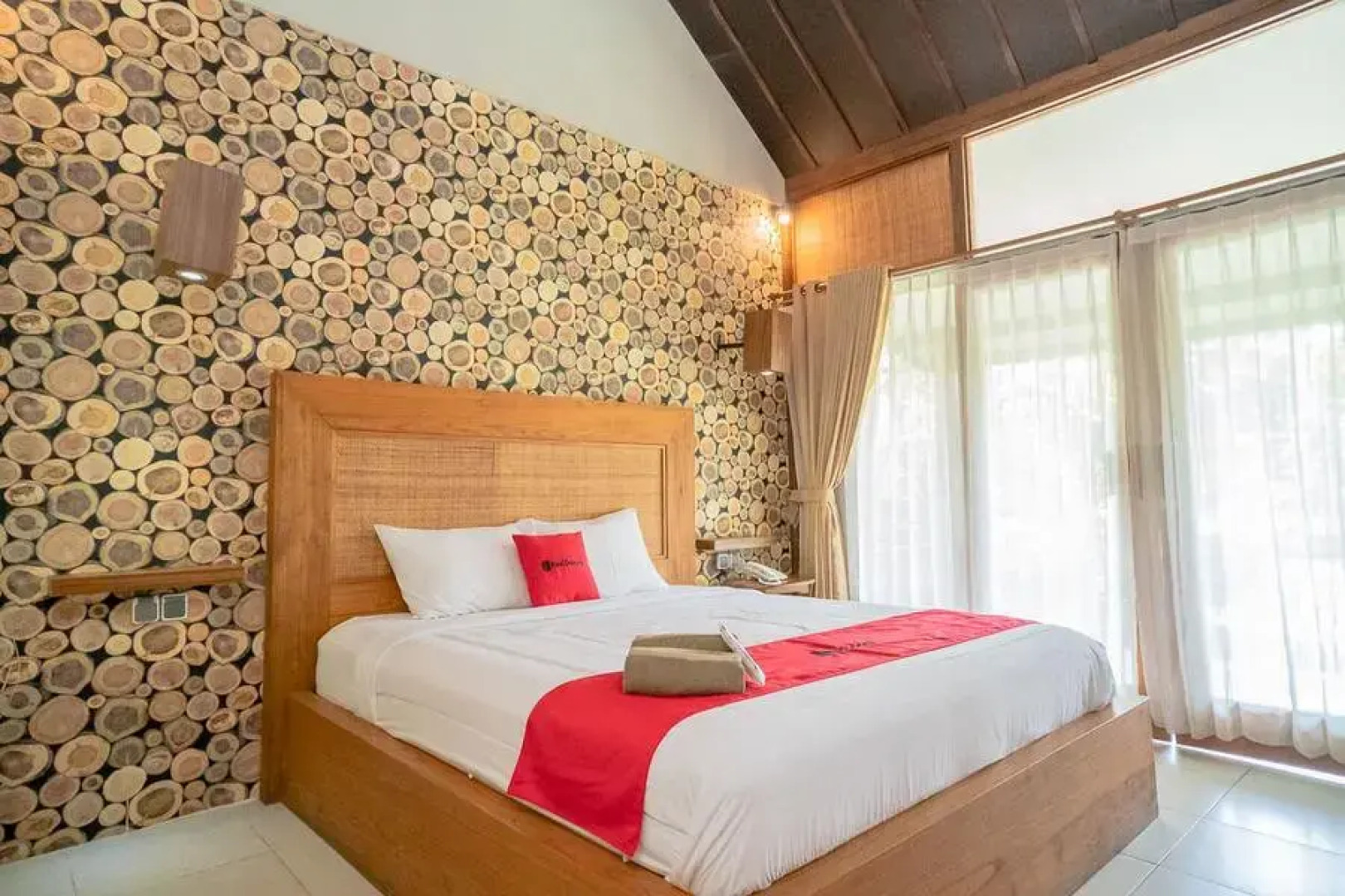 RedDoorz Plus @ Raya Senggigi Lombok