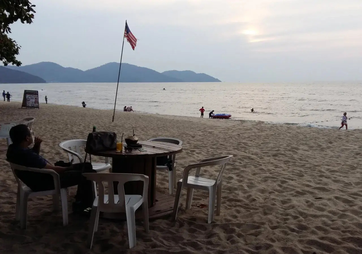 D'Feringghi Haus Hotel & Restaurant