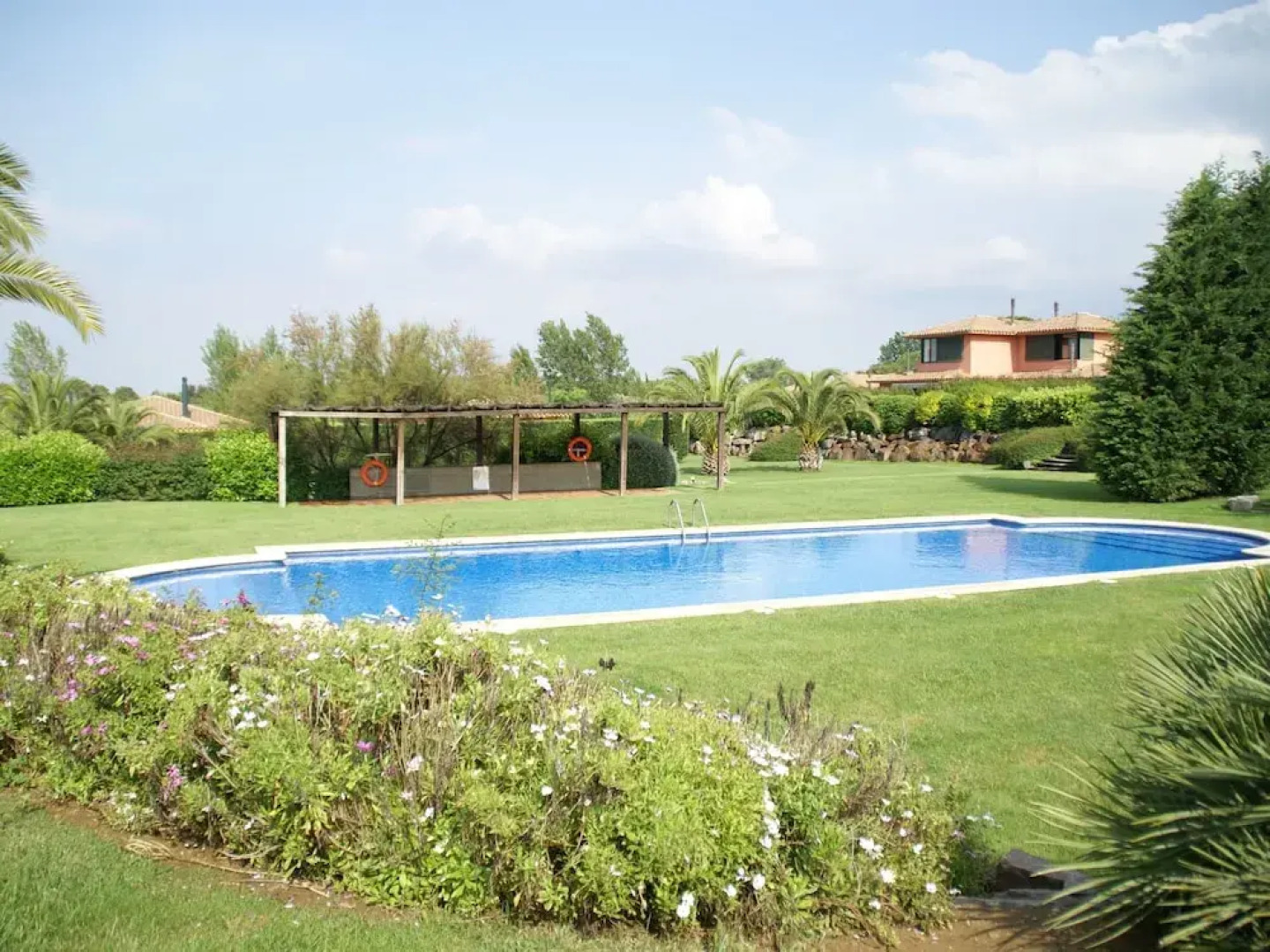 Quaint Villa in Navata With Fenced Garden