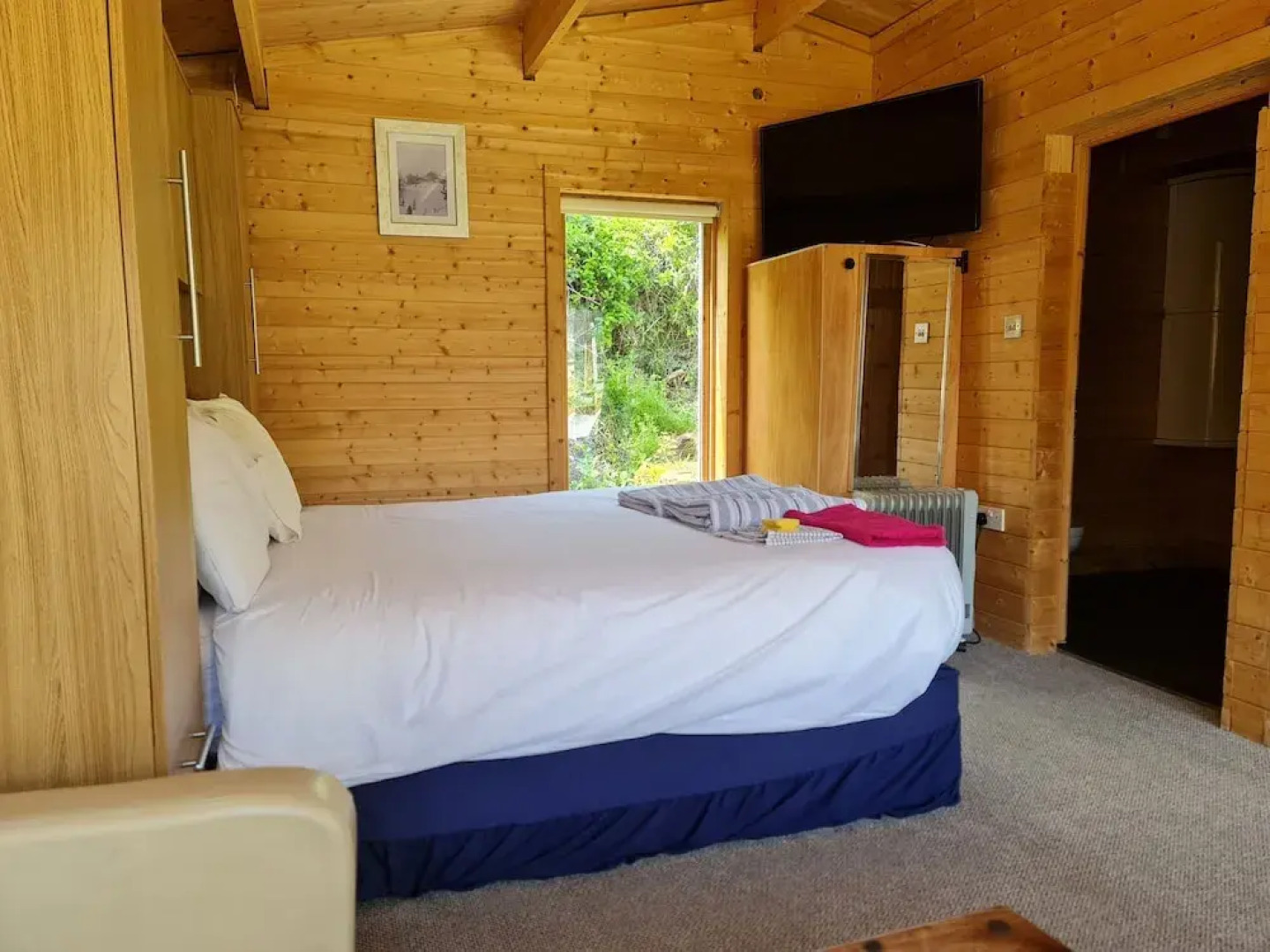 Pet Friendly Private Cabin Town Eurotunnel Beach