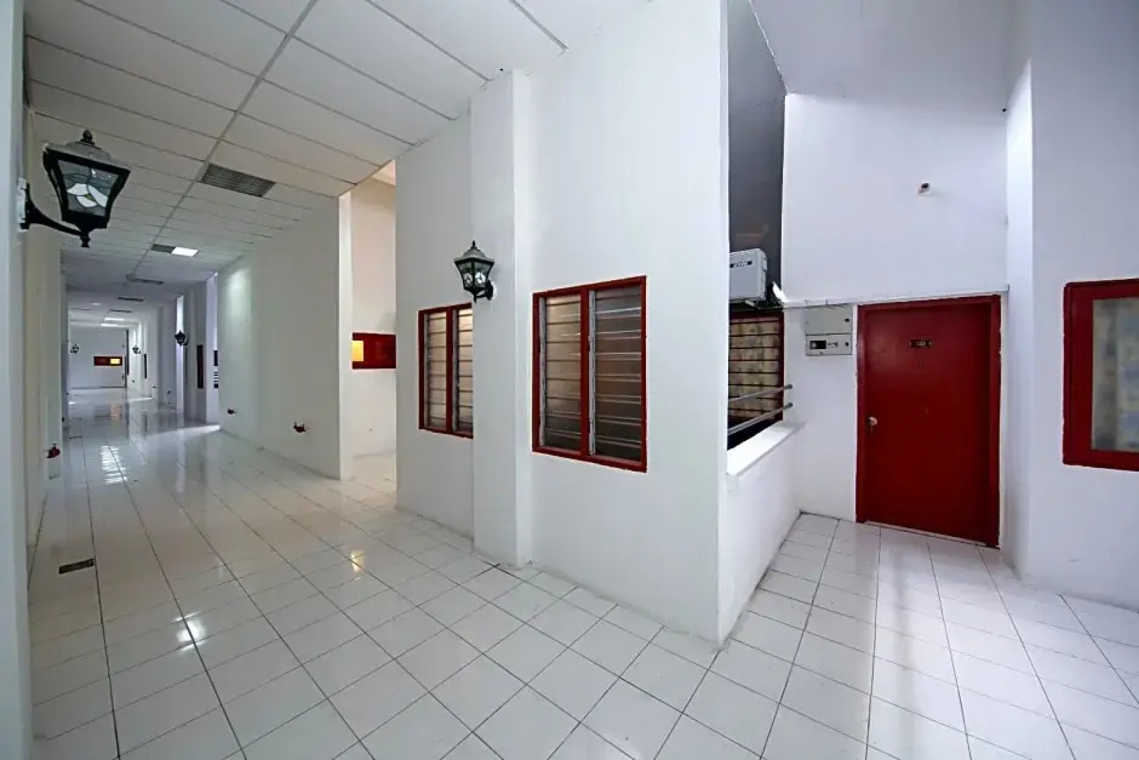 Capital O 89876 Safari Hotel