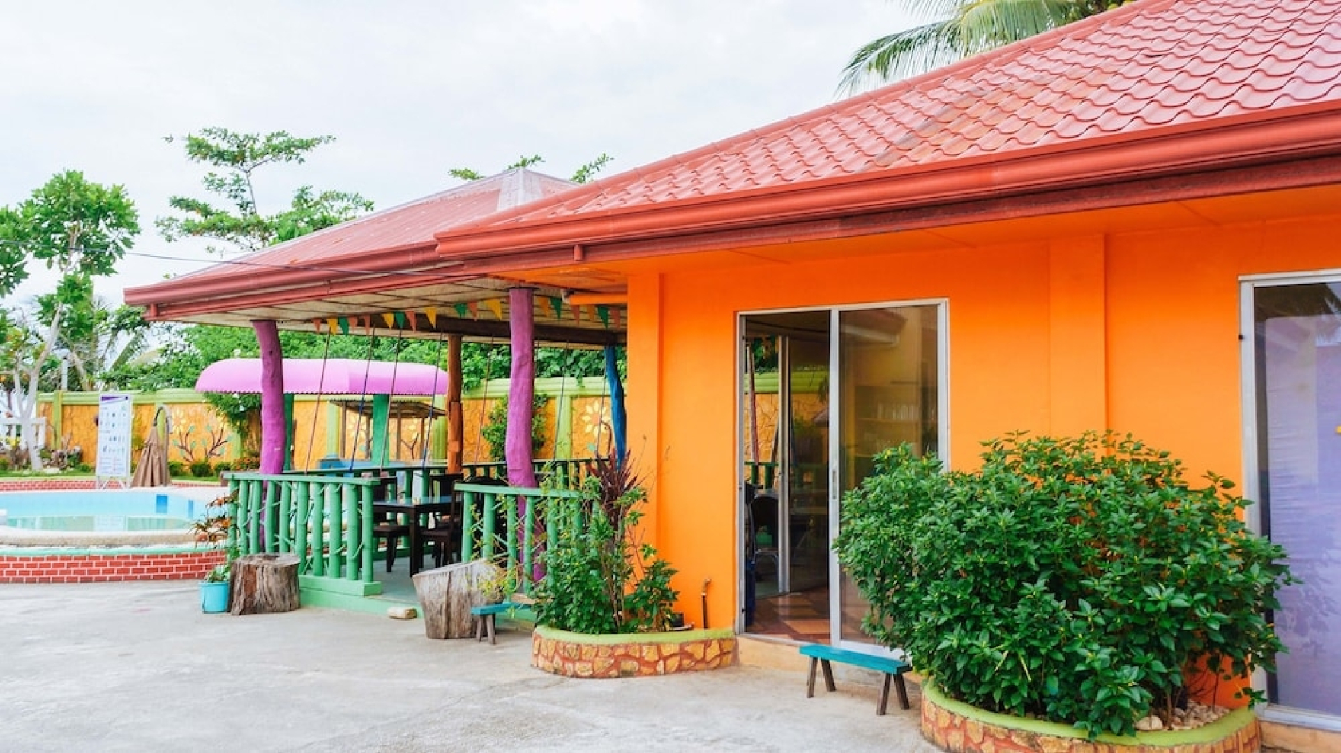 RedDoorz Plus @ Valencia Bohol