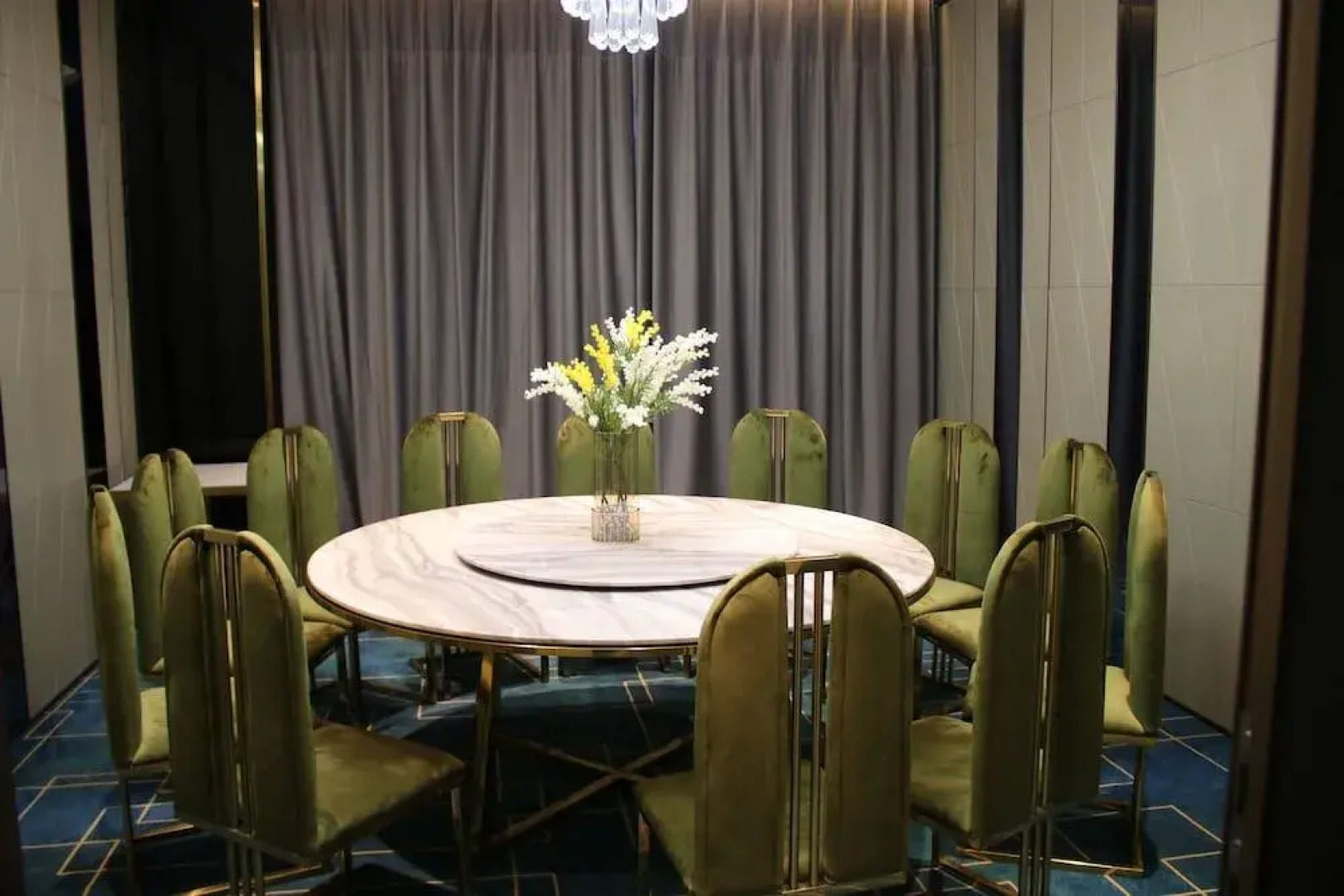 R-Kiss Boutique Hotel