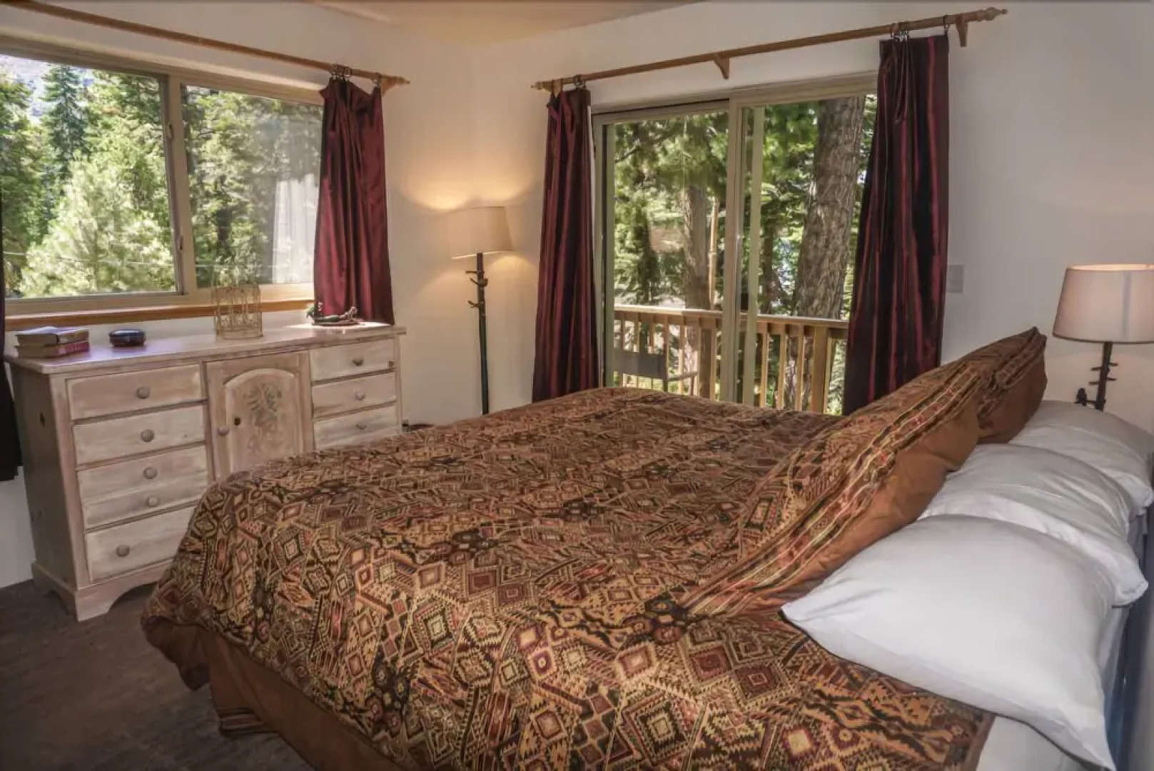 Rogers Retreat 3 Bedrooms 2.5 Bathrooms Home