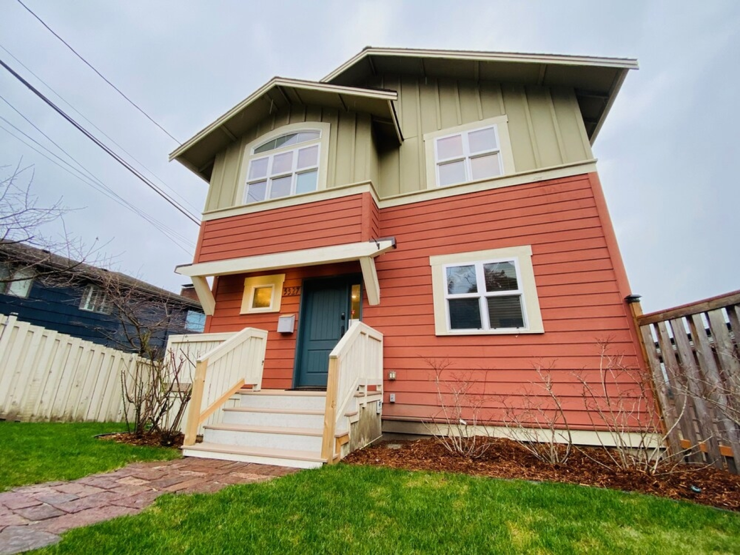 Tranquil 3BR House with Balcony