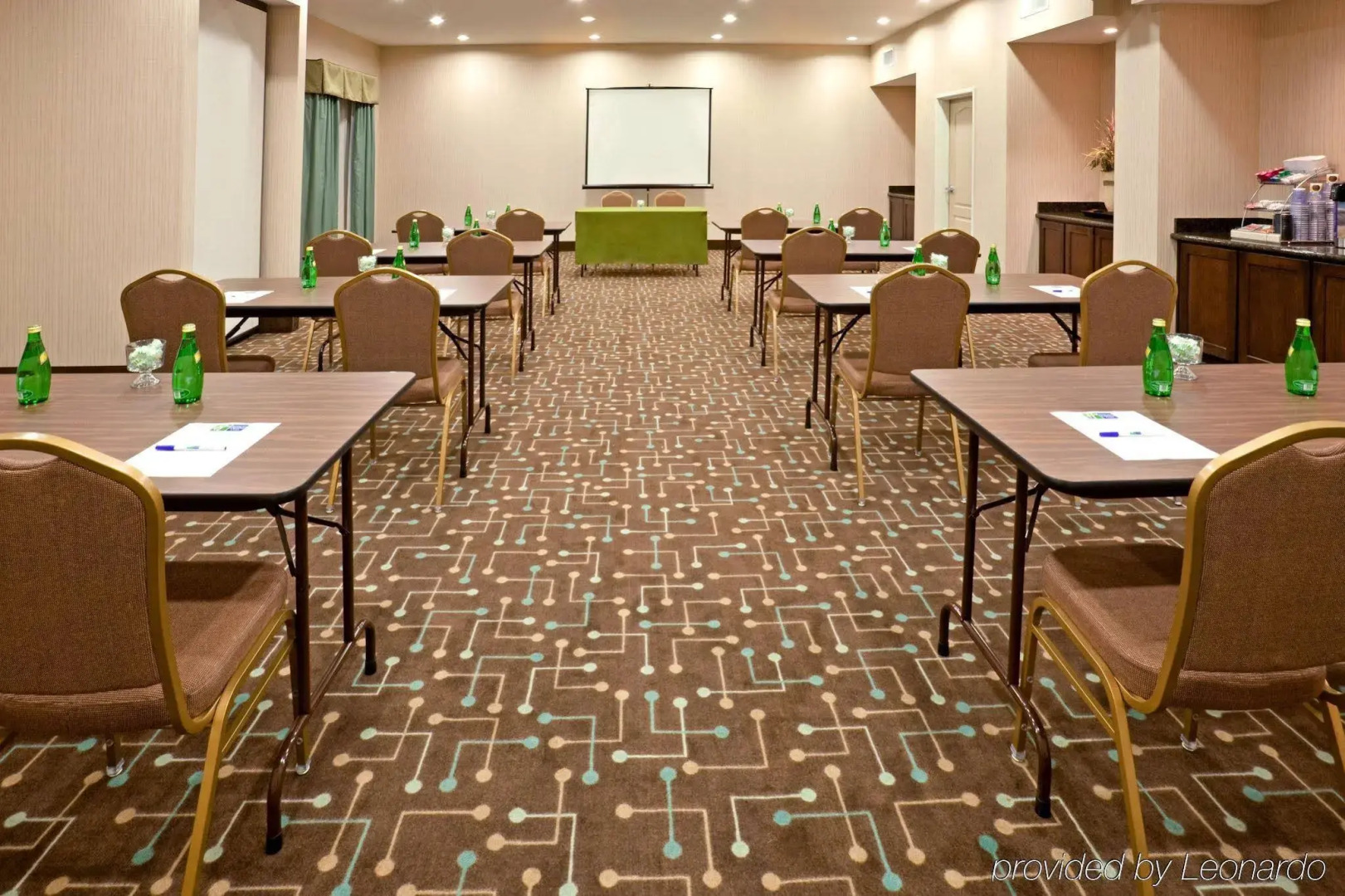 Holiday Inn Express & Suites Dallas Southwest-Cedar Hill by IHG