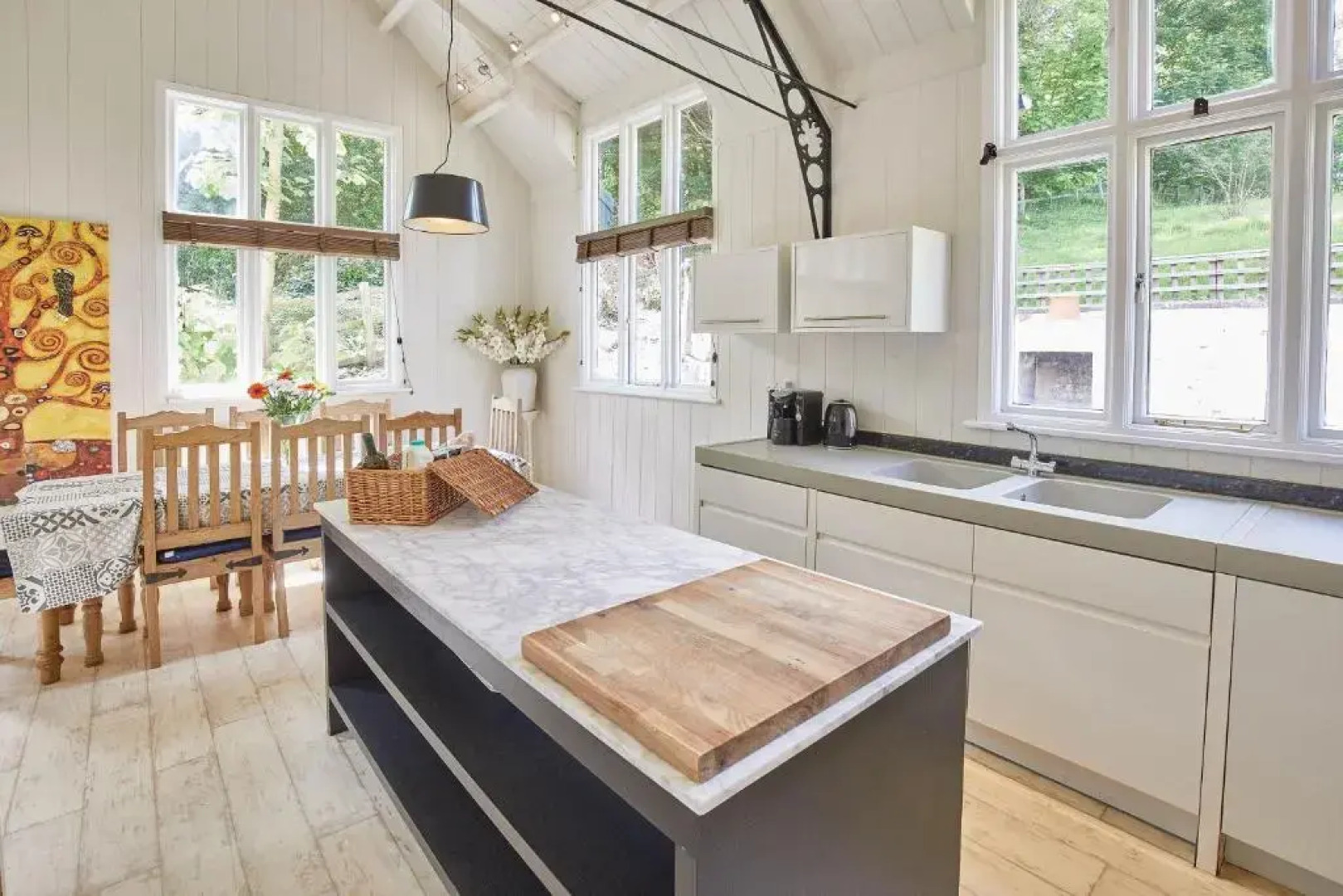 Host Stay The School House